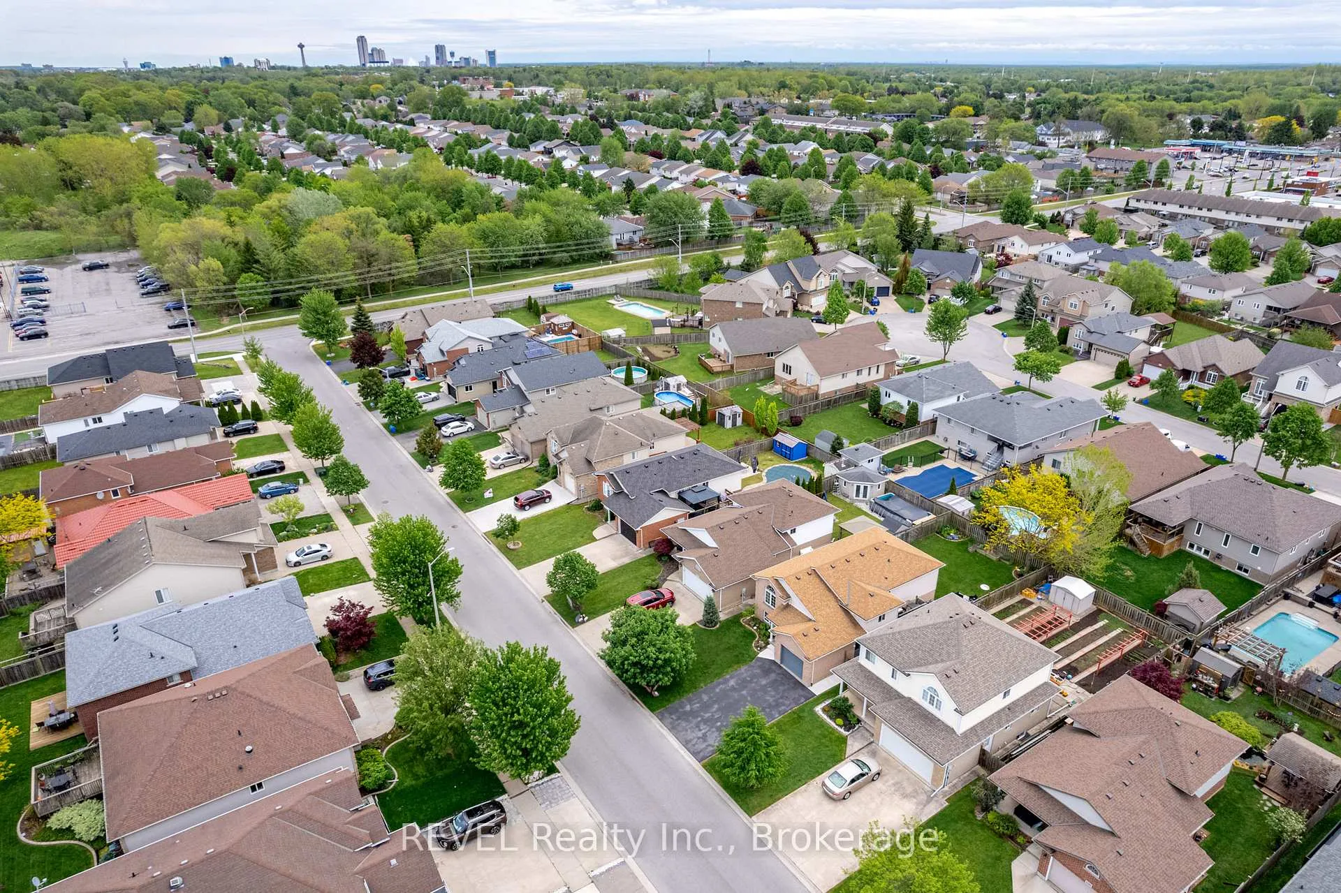 Photo 34 of 8368 Racey Avenue, Niagara Falls, Ascot — HOMEH