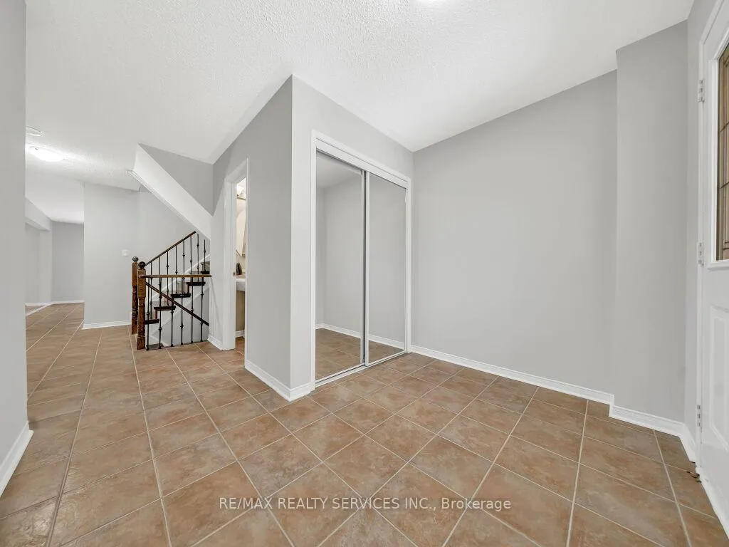 Photo 7 of 58 Queen Mary Drive, Brampton, Fletcher's Meadow — HOMEH