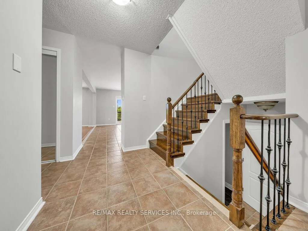 Photo 8 of 58 Queen Mary Drive, Brampton, Fletcher's Meadow — HOMEH
