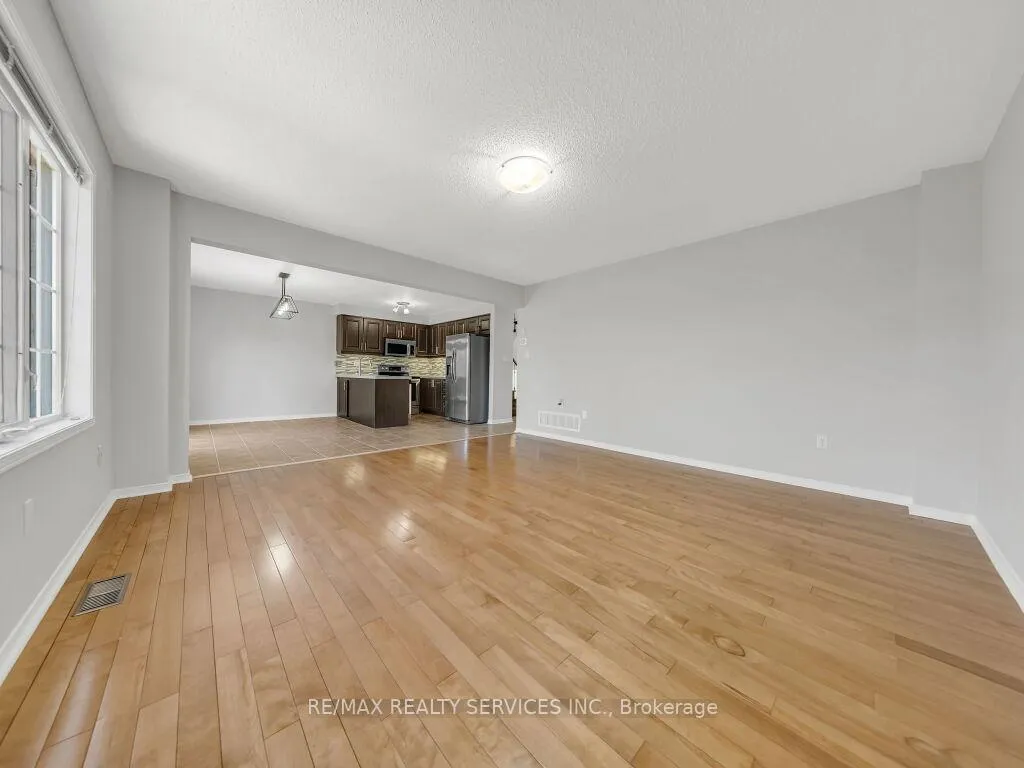 Photo 11 of 58 Queen Mary Drive, Brampton, Fletcher's Meadow — HOMEH