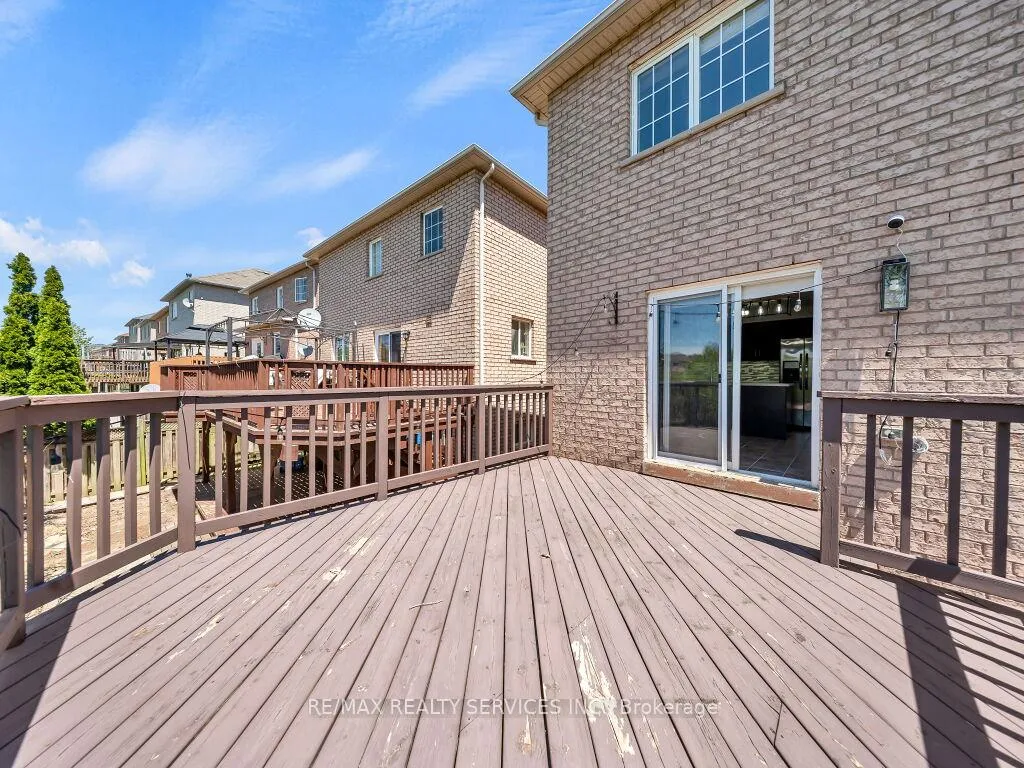 Photo 18 of 58 Queen Mary Drive, Brampton, Fletcher's Meadow — HOMEH