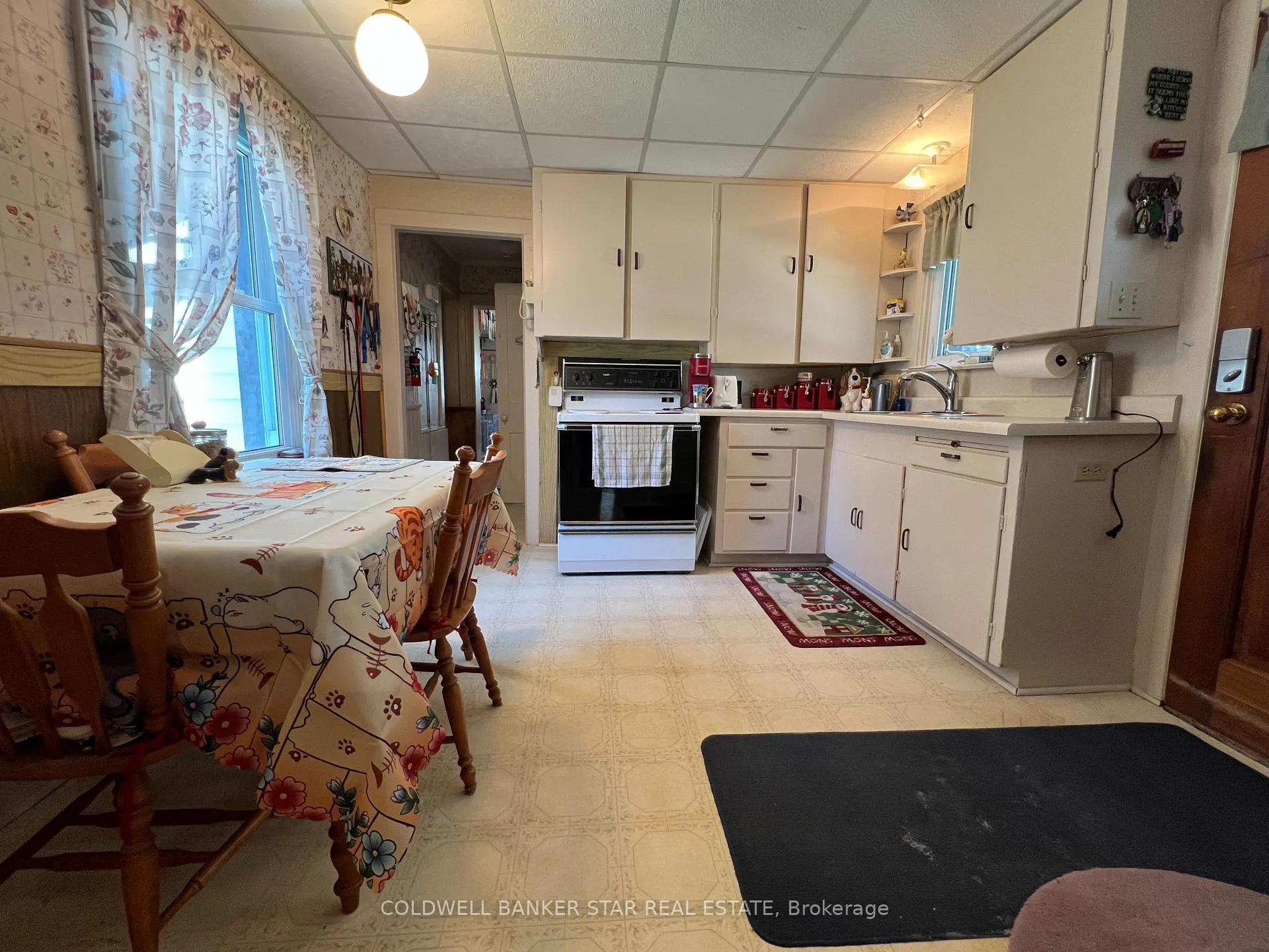 Photo 9 of 17 James Street, Strathroy-Caradoc, NW — HOMEH