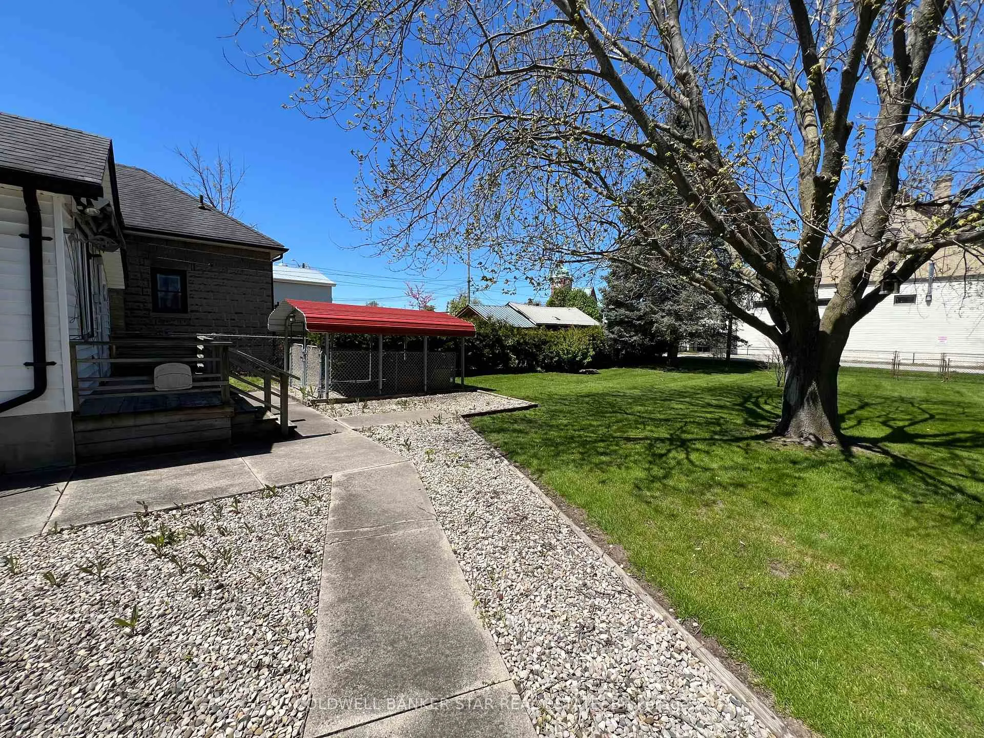 Photo 21 of 17 James Street, Strathroy-Caradoc, NW — HOMEH