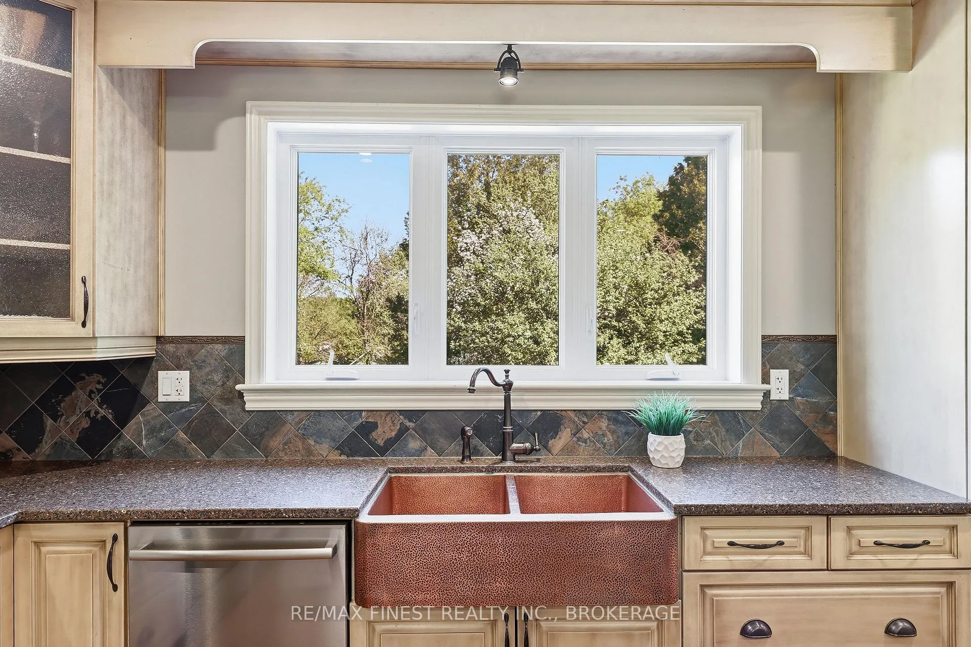 Photo 12 of 3031 Lakehead Road, Kingston, City North of 401 — HOMEH