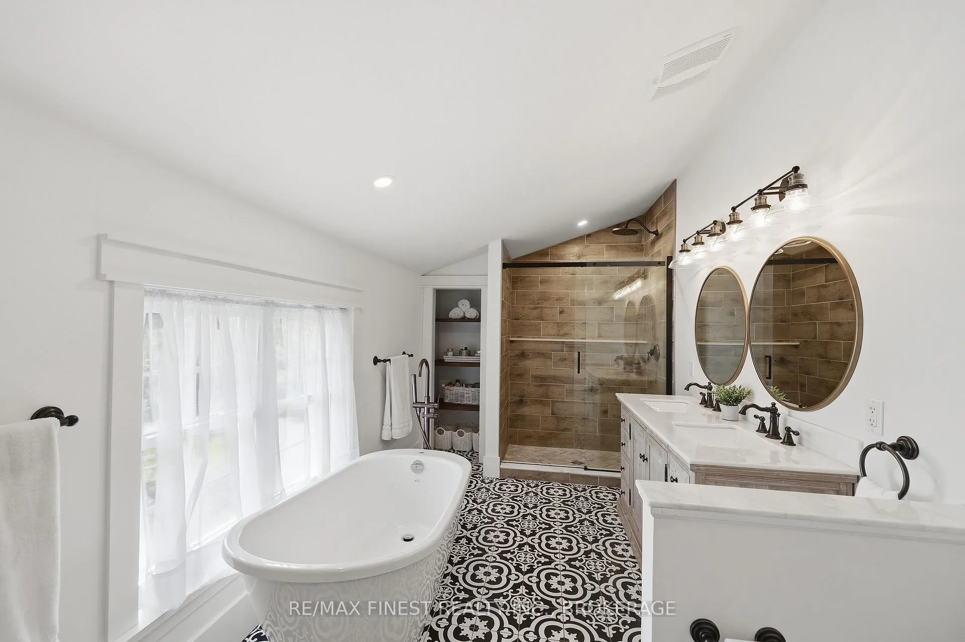 Photo 24 of 3031 Lakehead Road, Kingston, City North of 401 — HOMEH