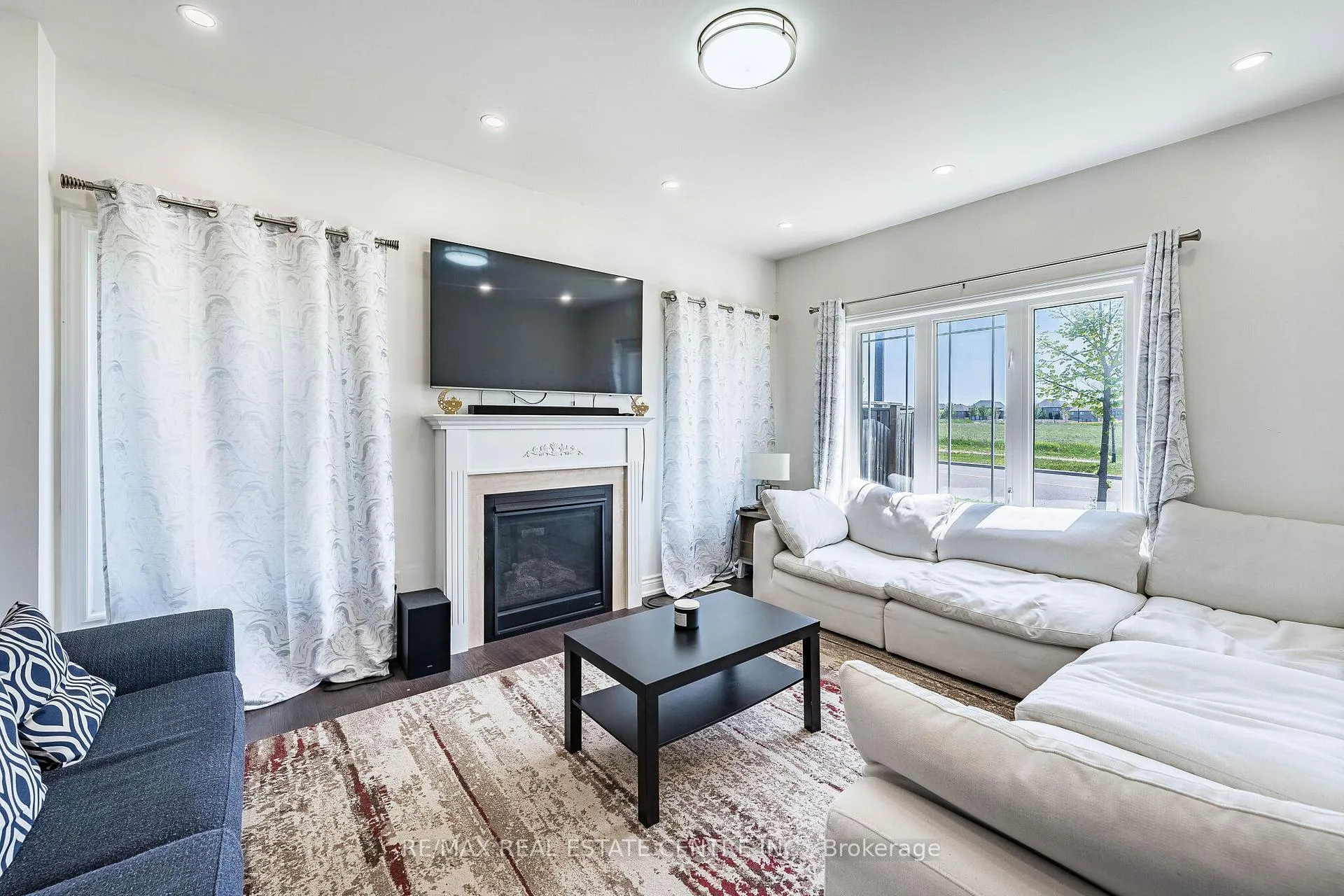 Photo 8 of 1 Arfield Avenue, Ajax, Northeast Ajax — HOMEH
