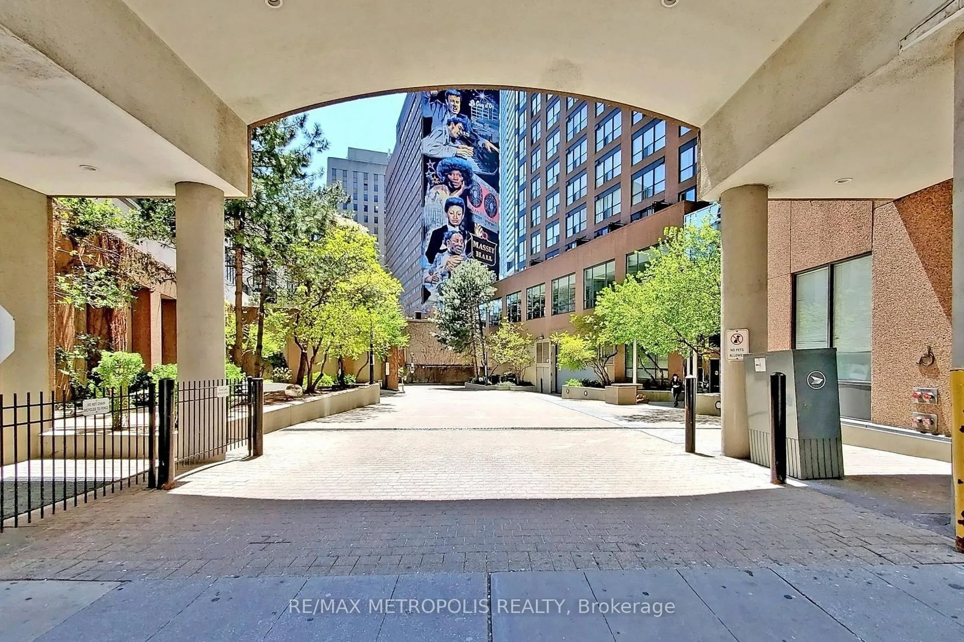 Photo 3 of Unit 1516, 7 Carlton Street, Toronto, Church-Yonge Corridor — HOMEH