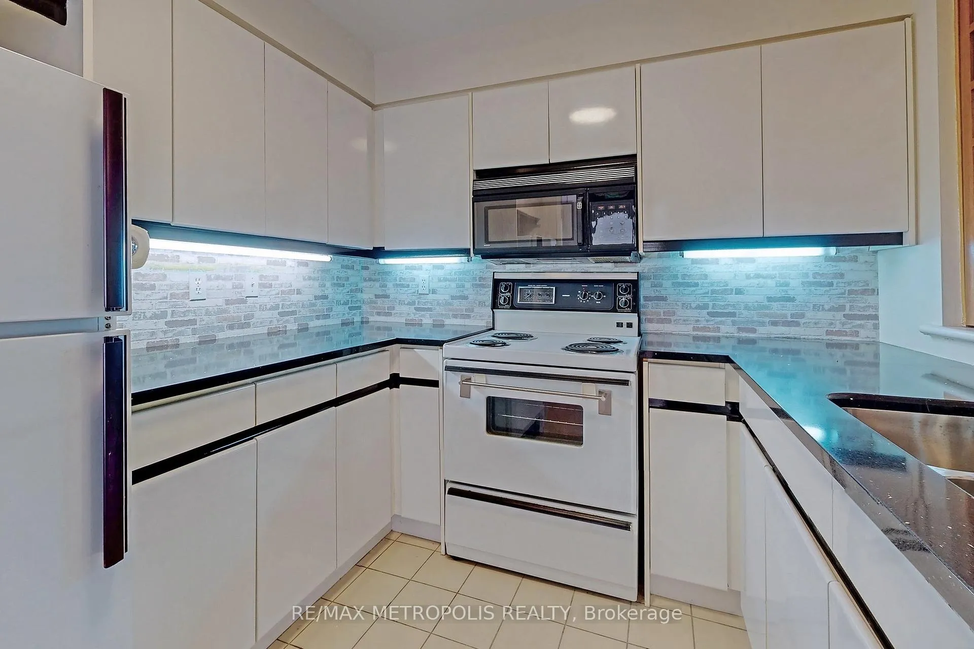 Photo 12 of Unit 1516, 7 Carlton Street, Toronto, Church-Yonge Corridor — HOMEH