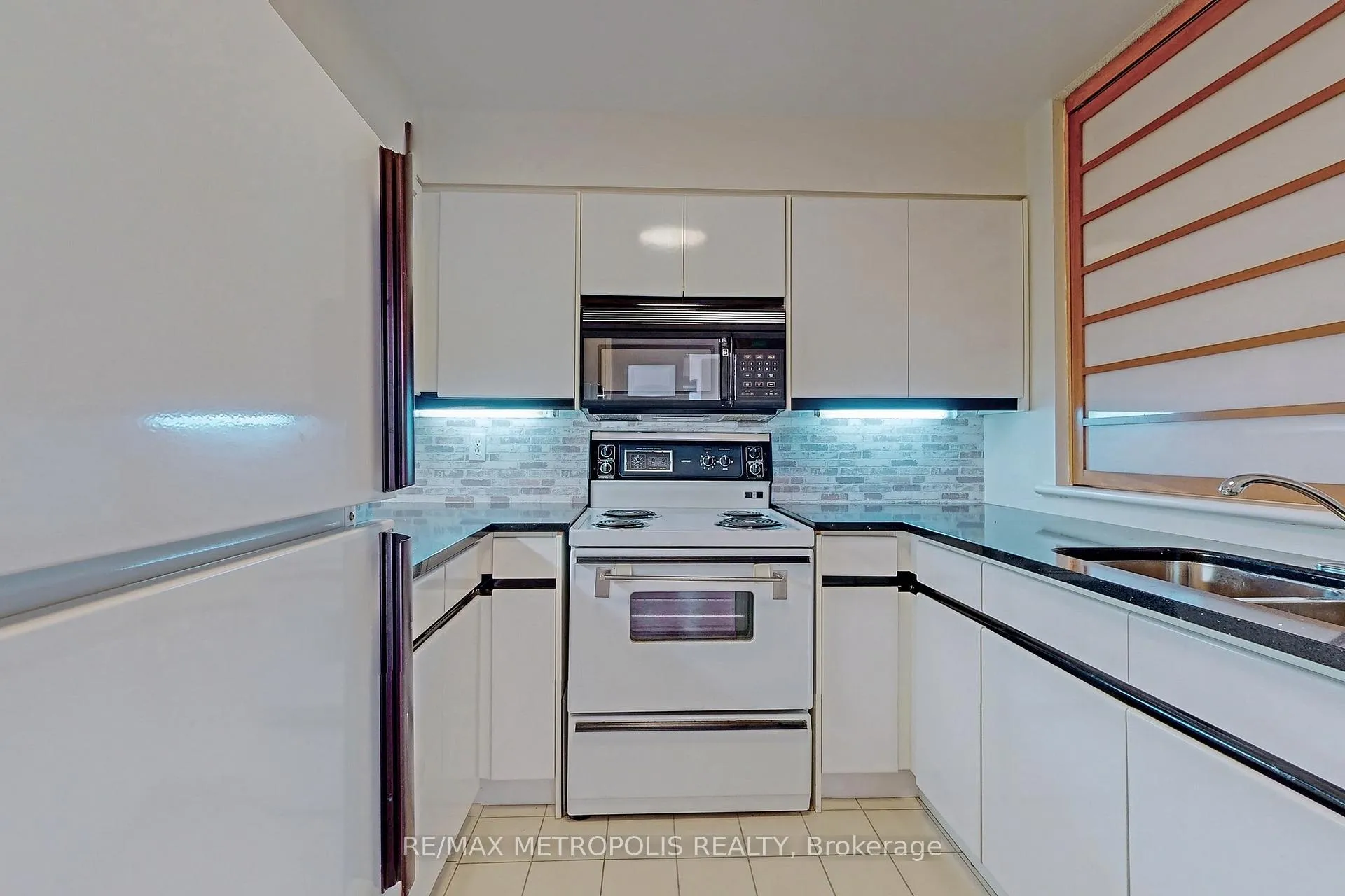 Photo 13 of Unit 1516, 7 Carlton Street, Toronto, Church-Yonge Corridor — HOMEH