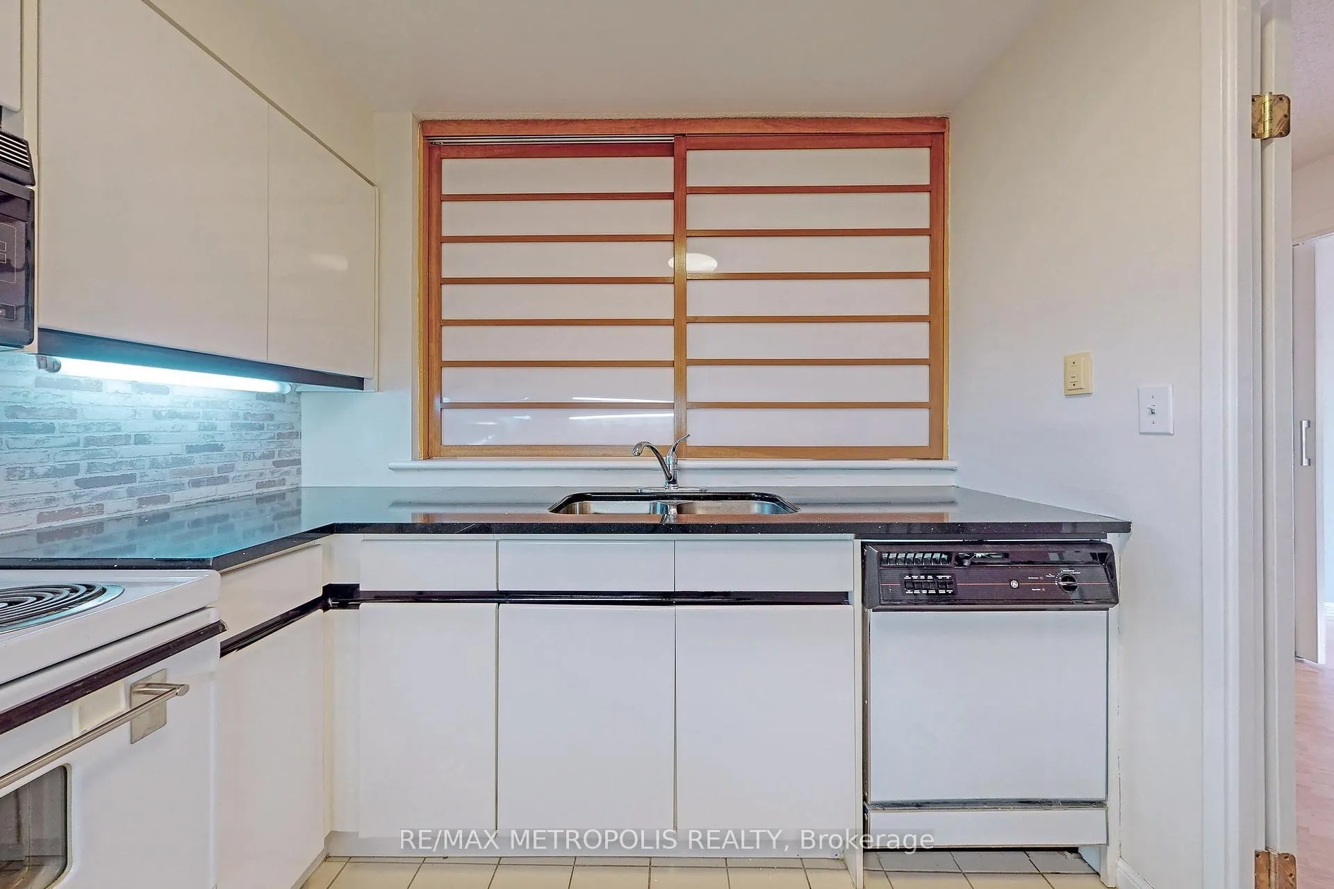 Photo 14 of Unit 1516, 7 Carlton Street, Toronto, Church-Yonge Corridor — HOMEH