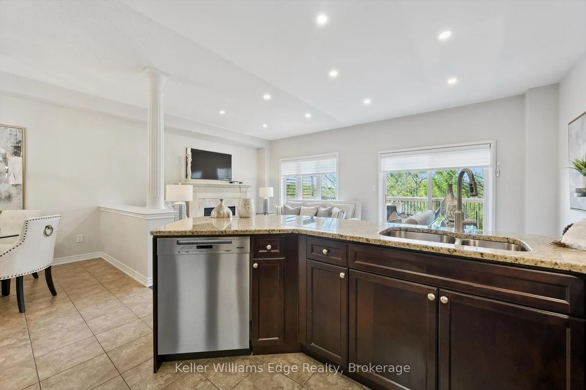 Photo 7 of 2480 Springforest Drive, Oakville, Bronte Creek — HOMEH