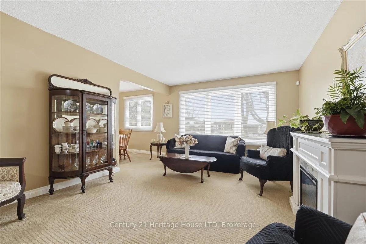 Photo 2 of 11 Robert Street, Welland, Lincoln/Crowland — HOMEH