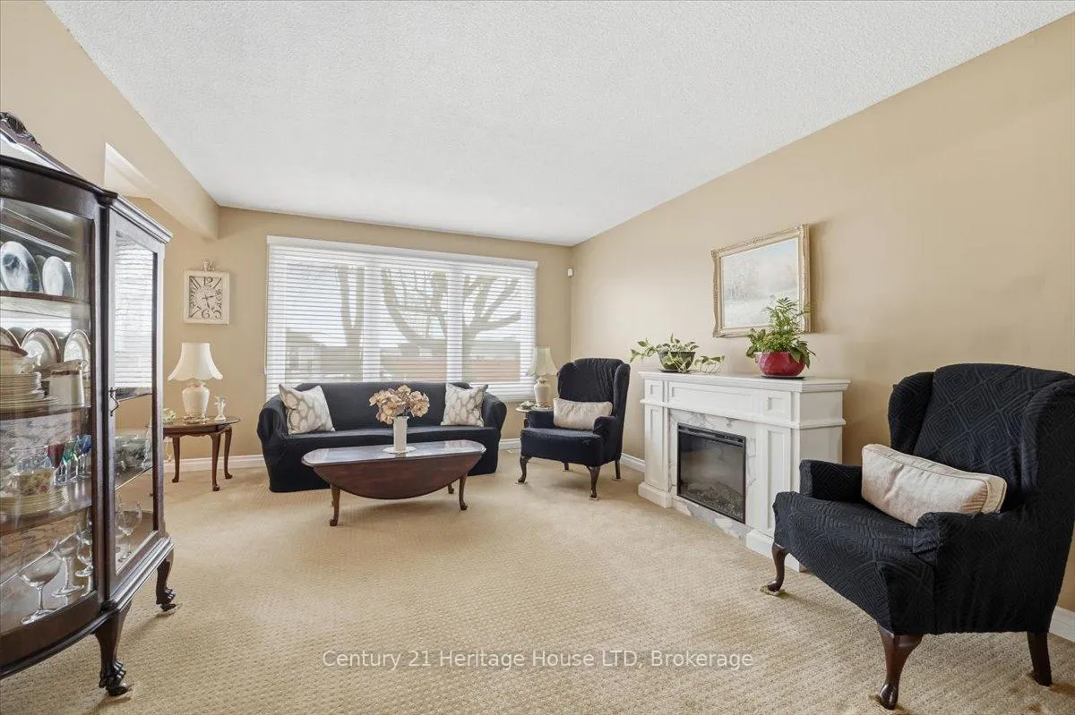 Photo 3 of 11 Robert Street, Welland, Lincoln/Crowland — HOMEH