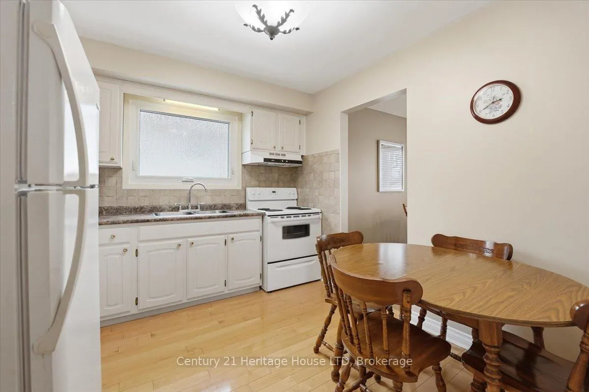 Photo 6 of 11 Robert Street, Welland, Lincoln/Crowland — HOMEH