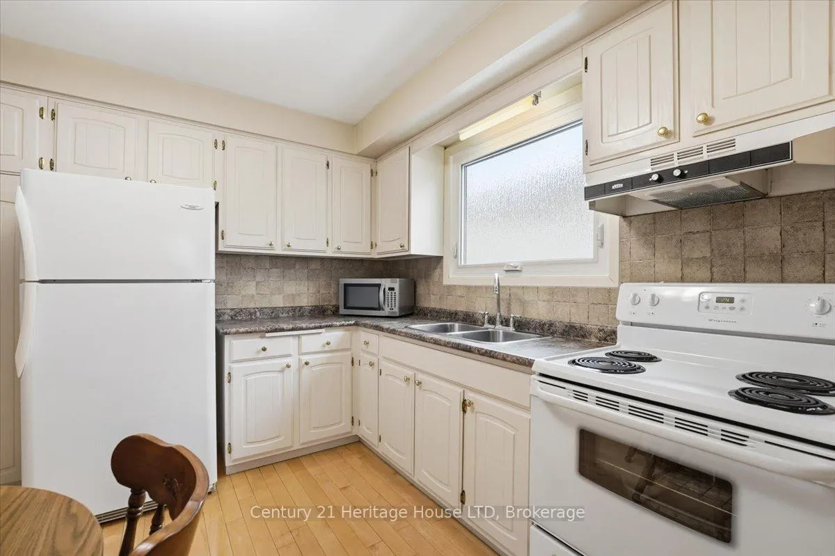 Photo 7 of 11 Robert Street, Welland, Lincoln/Crowland — HOMEH