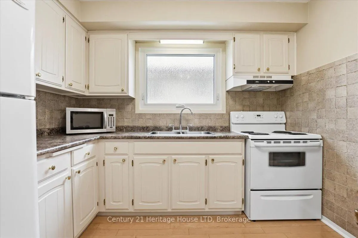 Photo 8 of 11 Robert Street, Welland, Lincoln/Crowland — HOMEH