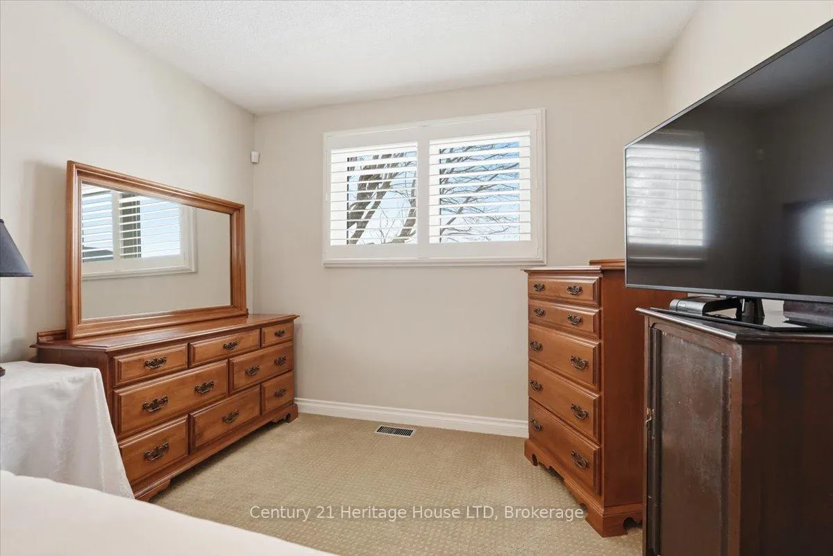Photo 12 of 11 Robert Street, Welland, Lincoln/Crowland — HOMEH