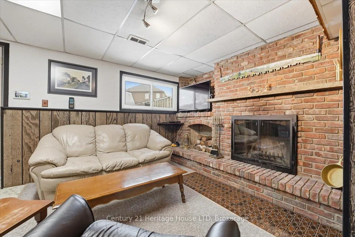 Photo 20 of 11 Robert Street, Welland, Lincoln/Crowland — HOMEH