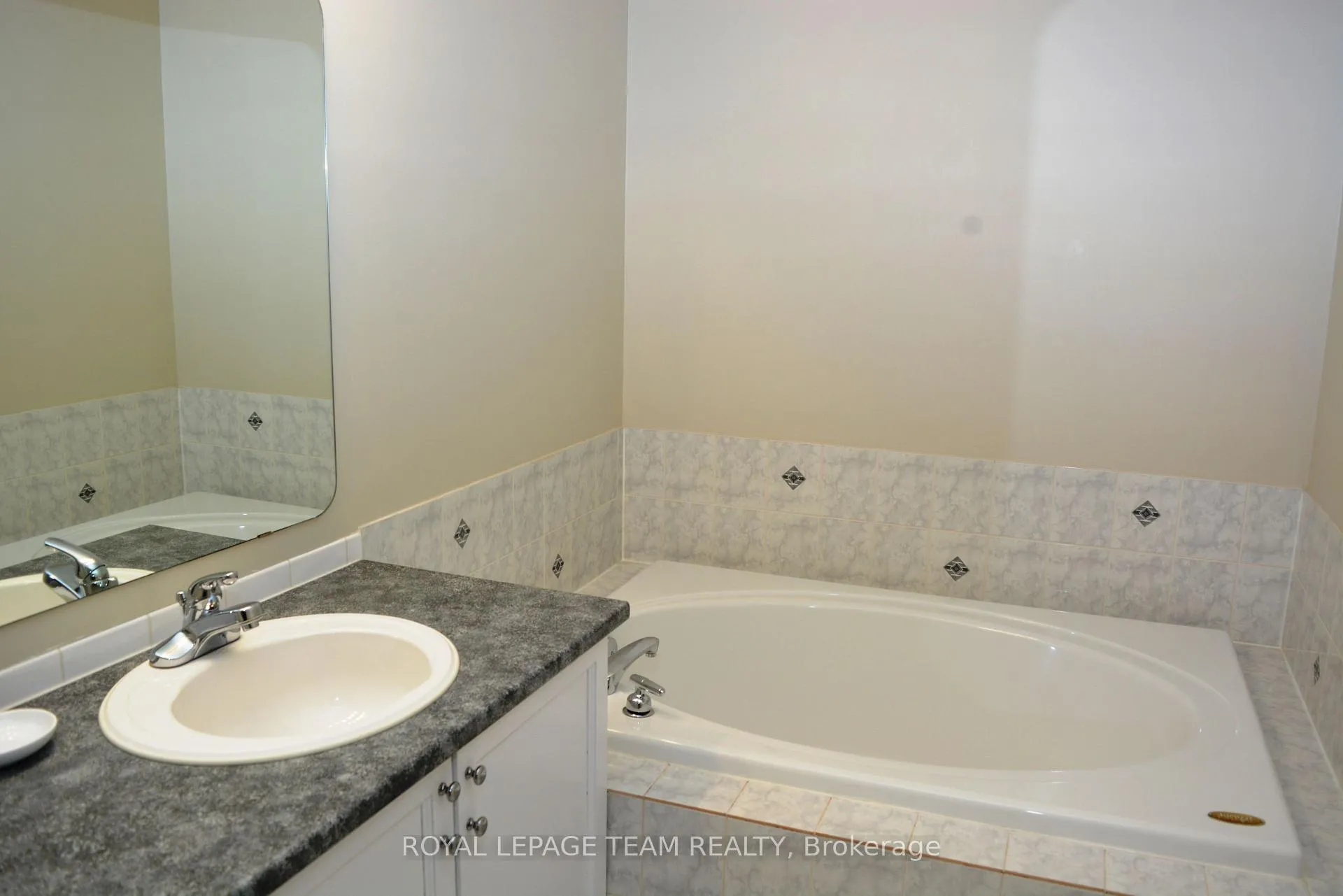 Photo 12 of 1345 Halton Terrace, Ottawa, Kanata - Morgan's Grant/South March — HOMEH