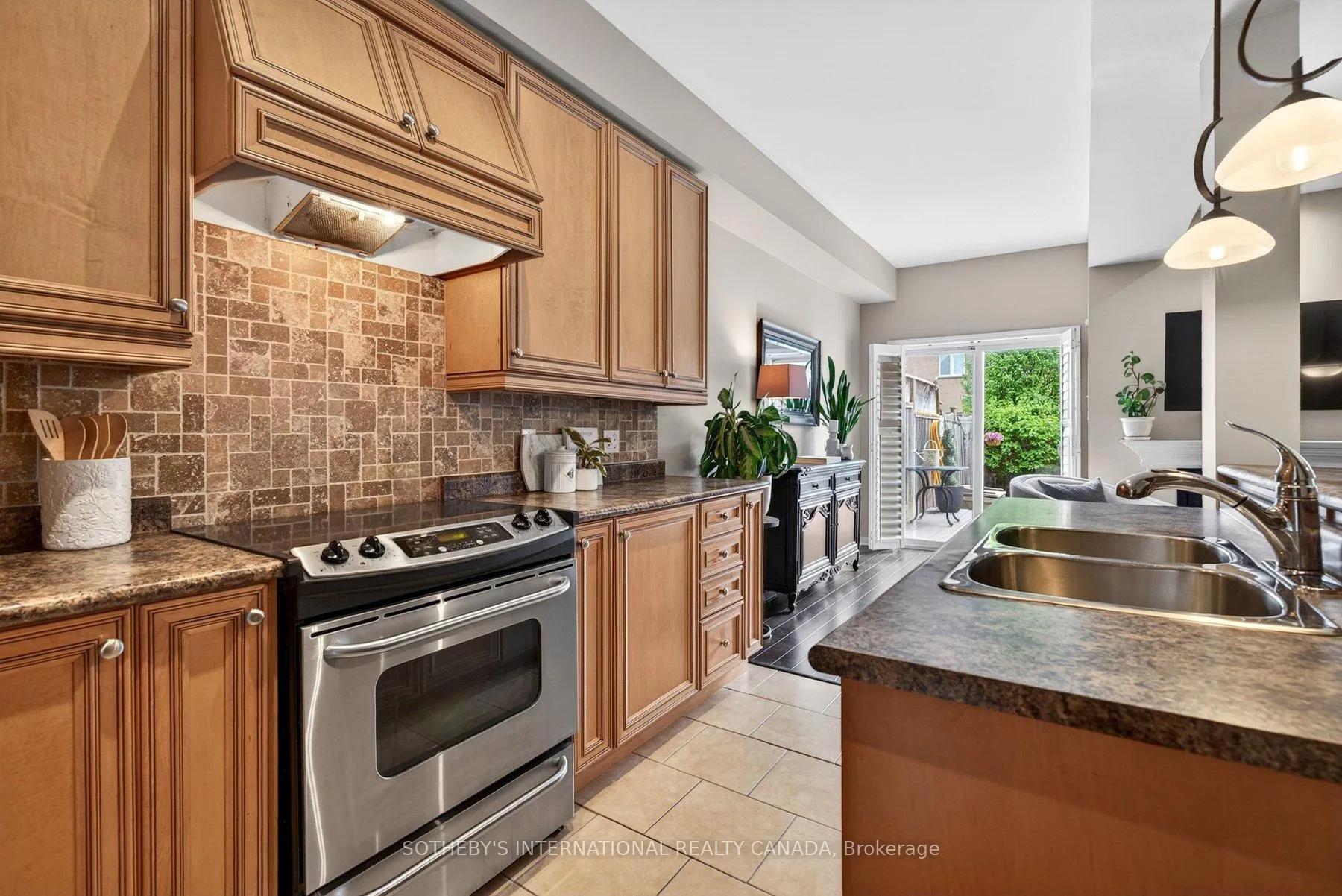 Photo 13 of 2238 Stone Glen Crescent, Oakville, Westmount — HOMEH