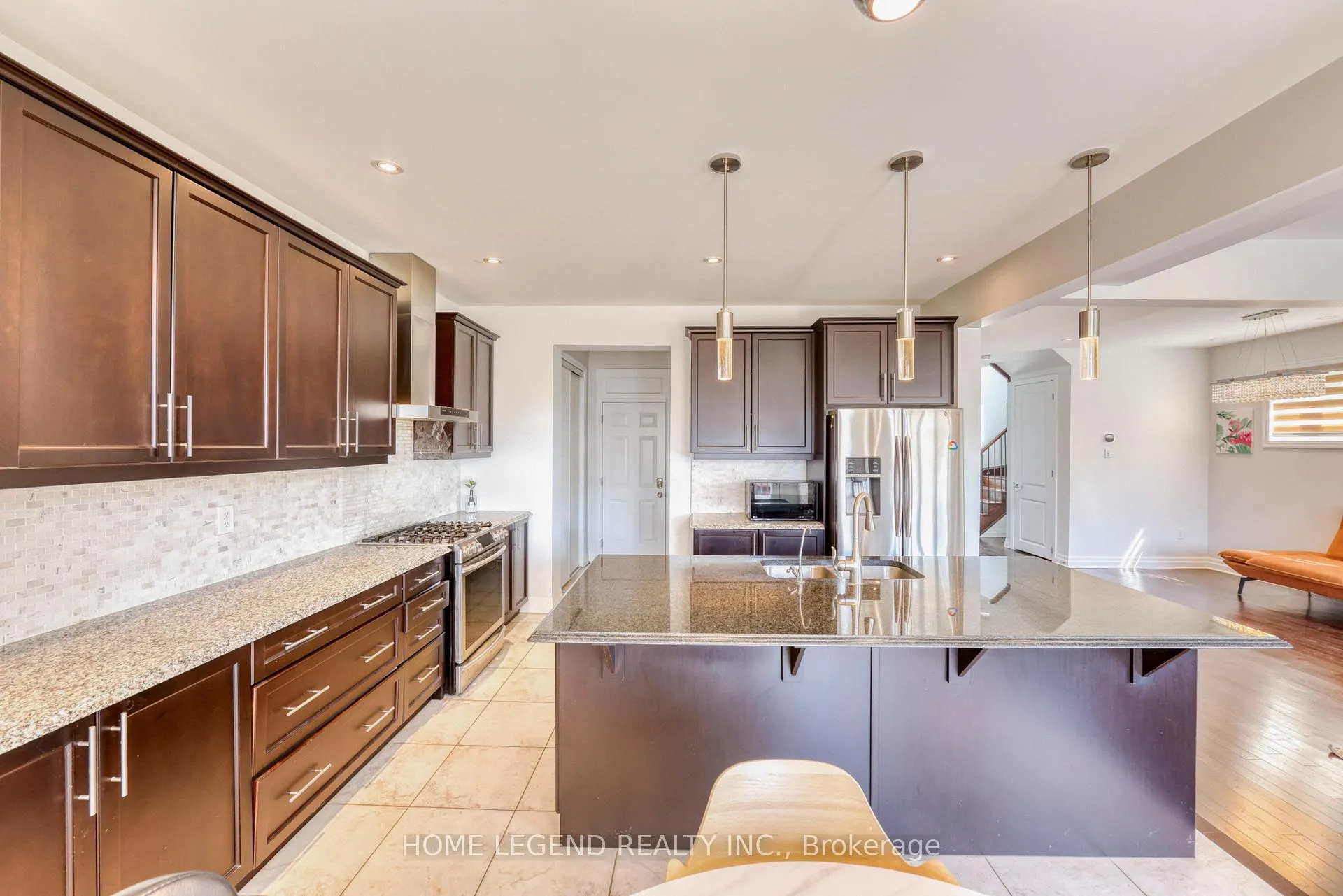 Photo 5 of 76 Thomas Phillips Drive, Aurora, Rural Aurora — HOMEH