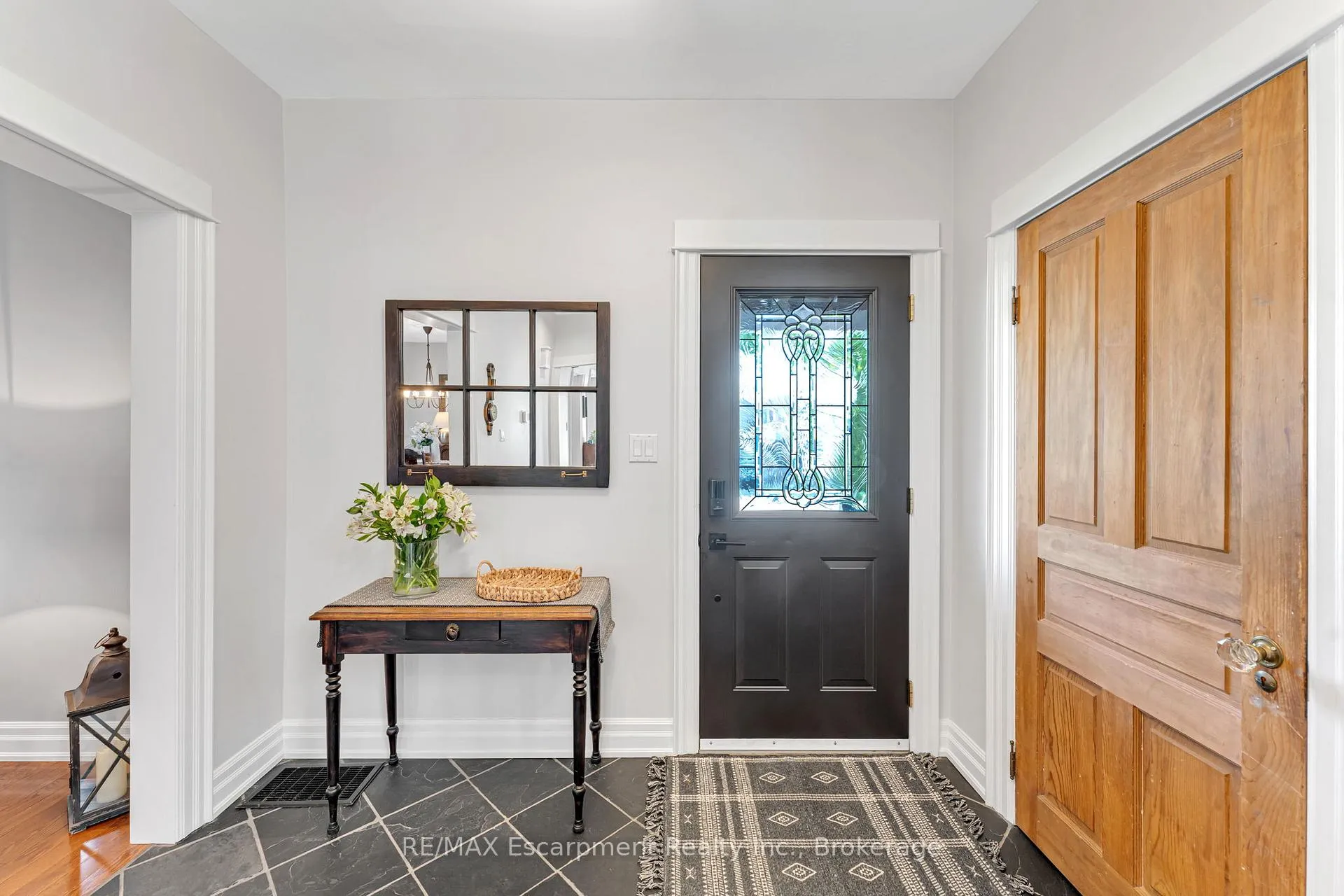 Photo 2 of 546 Hurd Avenue, Burlington, Brant — HOMEH