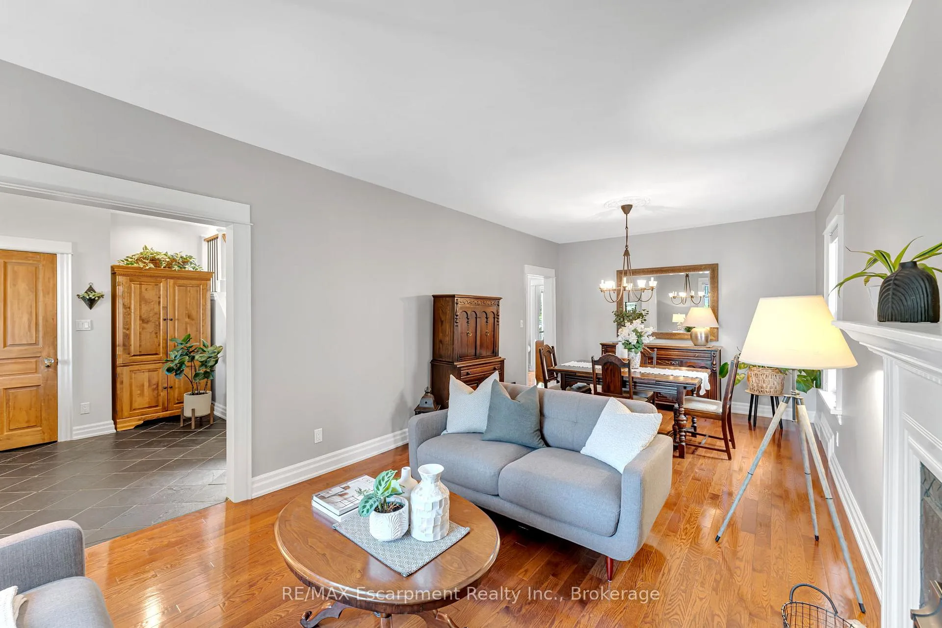 Photo 5 of 546 Hurd Avenue, Burlington, Brant — HOMEH