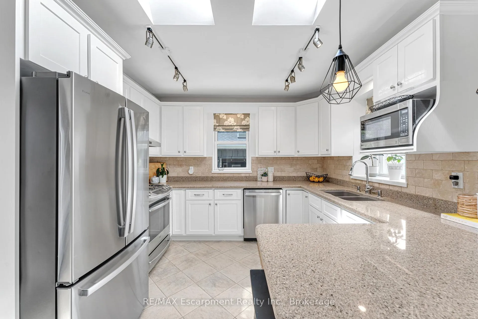Photo 9 of 546 Hurd Avenue, Burlington, Brant — HOMEH