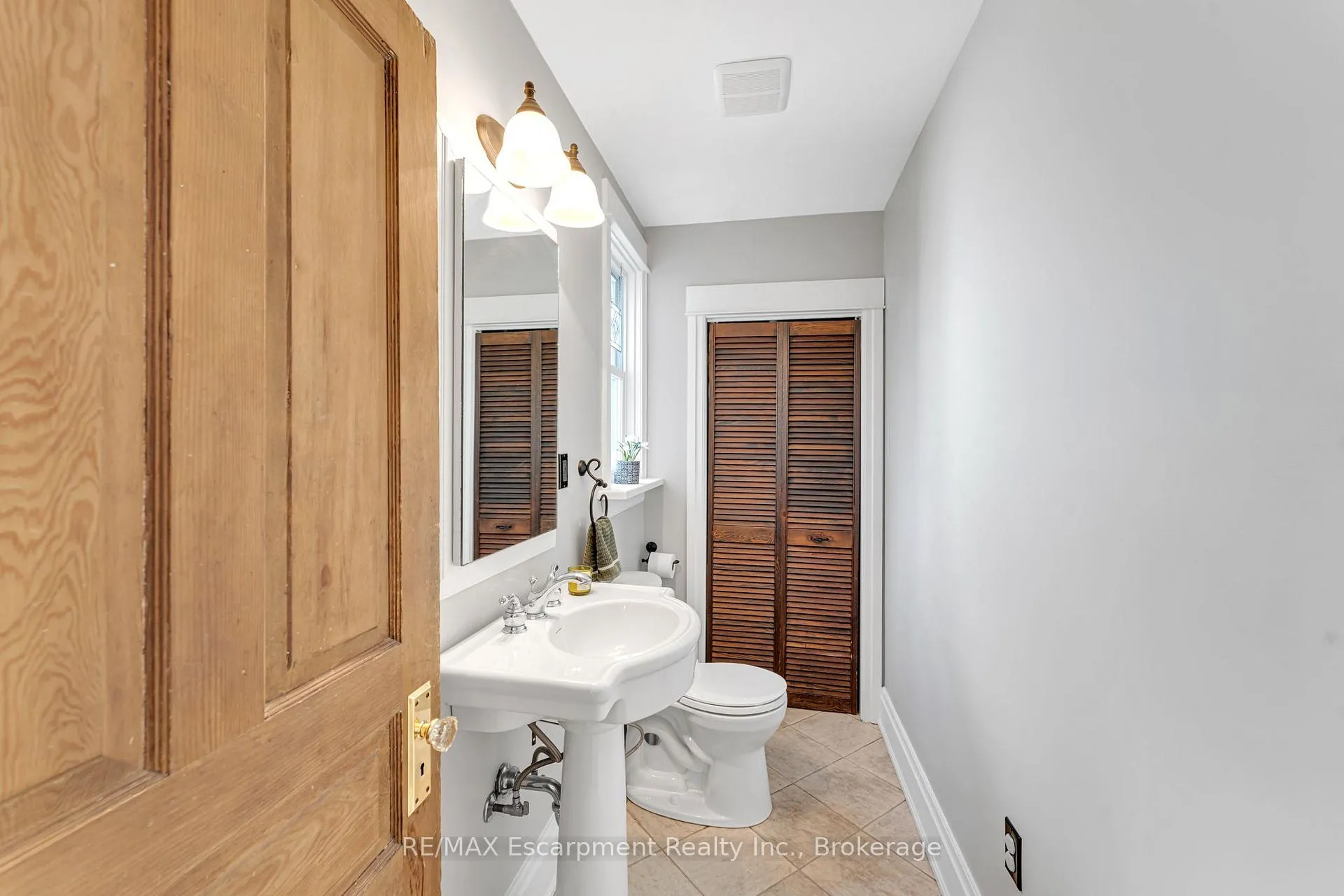 Photo 11 of 546 Hurd Avenue, Burlington, Brant — HOMEH