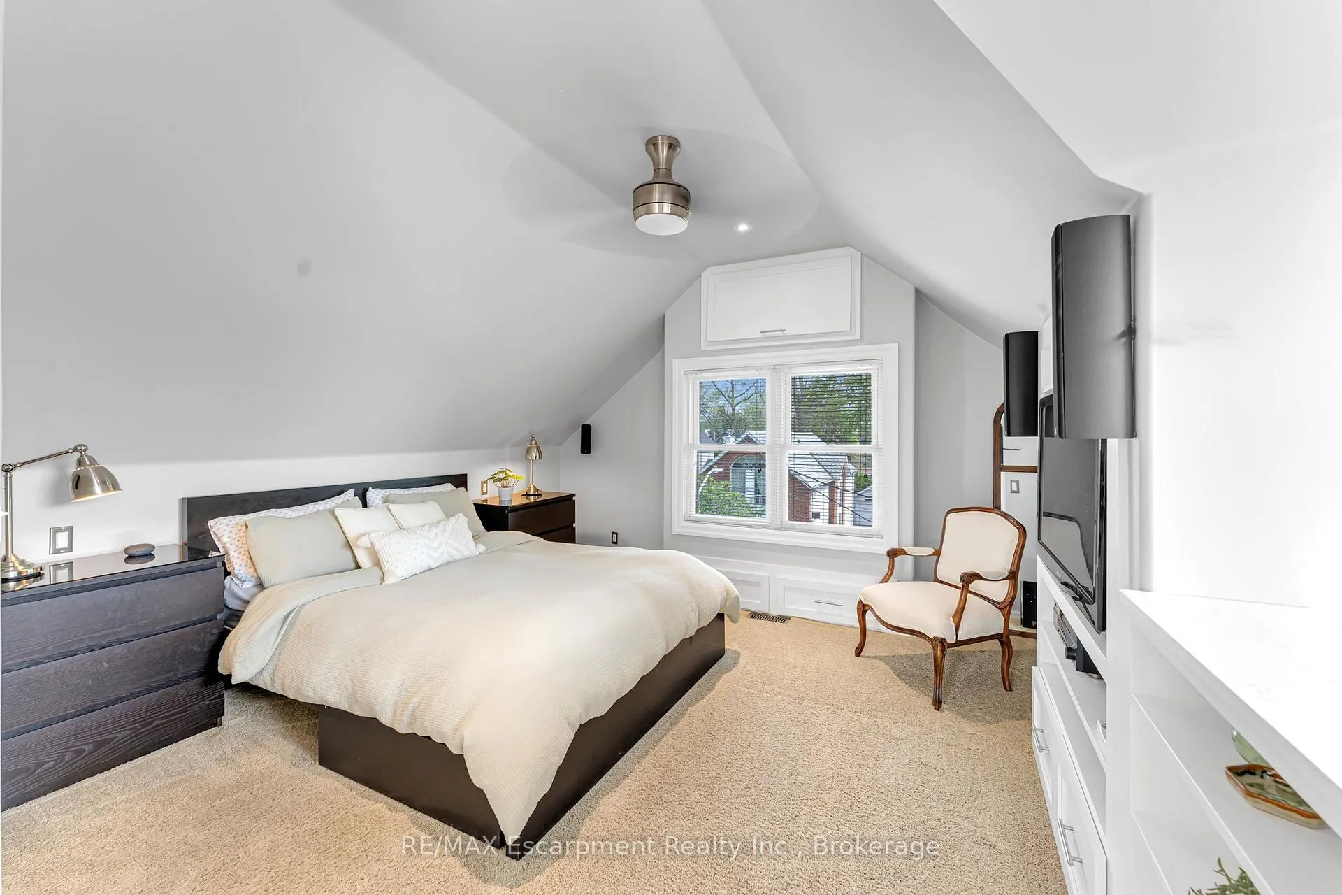 Photo 13 of 546 Hurd Avenue, Burlington, Brant — HOMEH