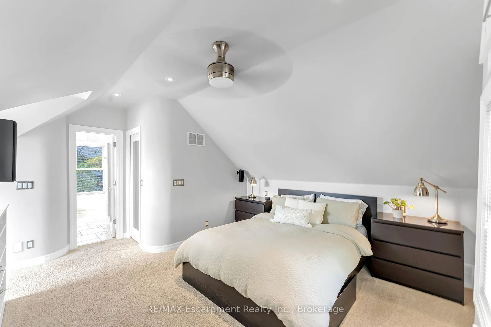 Photo 14 of 546 Hurd Avenue, Burlington, Brant — HOMEH