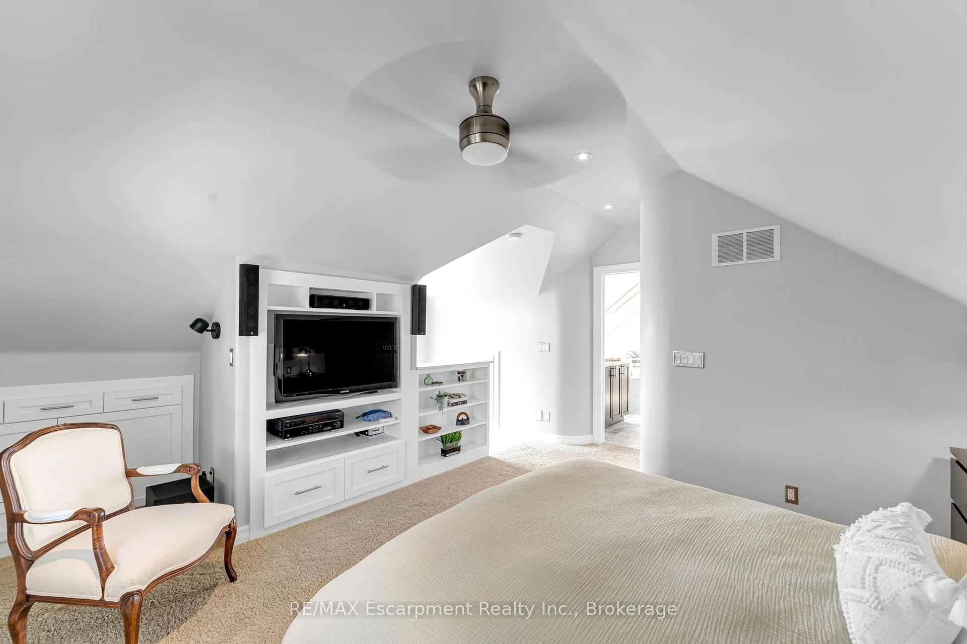 Photo 15 of 546 Hurd Avenue, Burlington, Brant — HOMEH