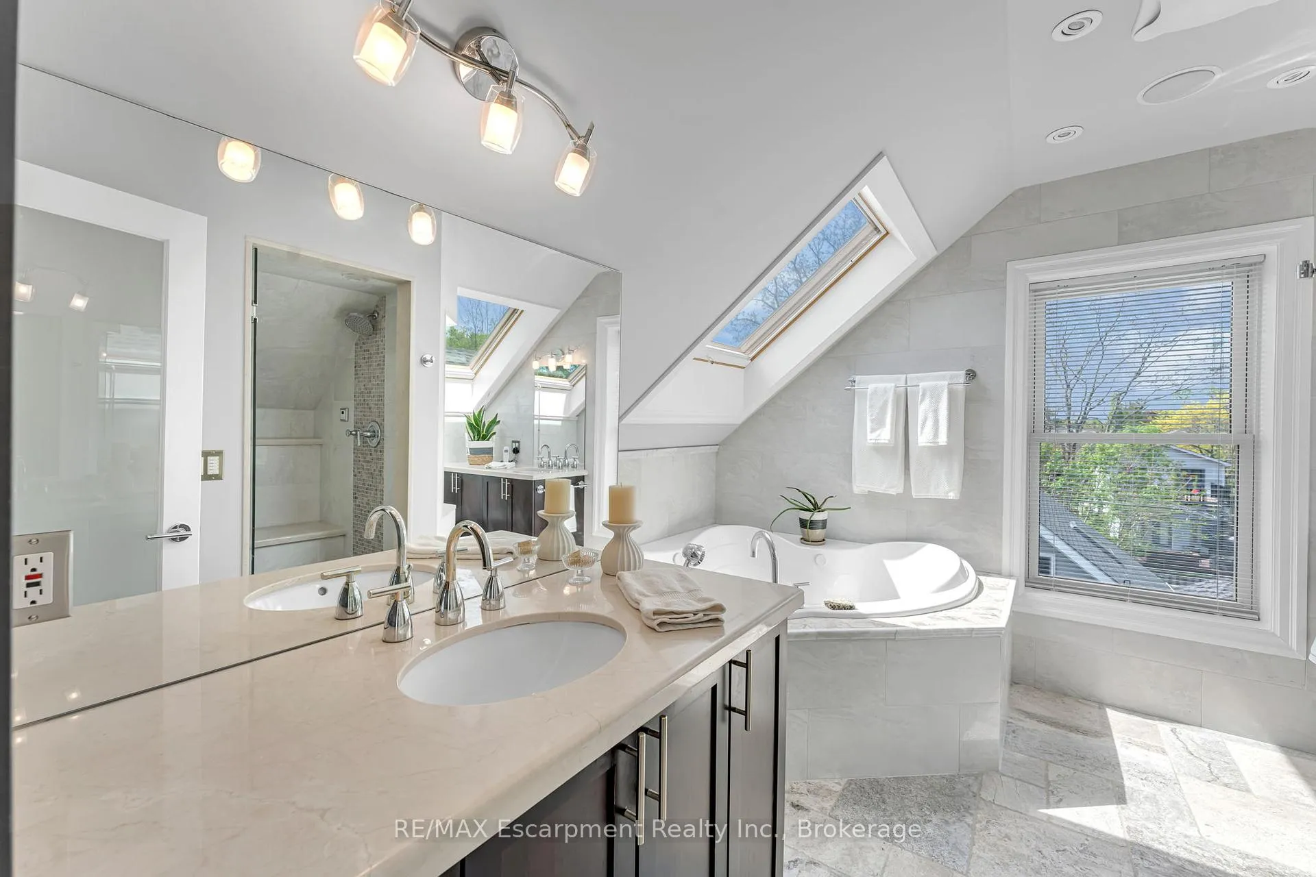 Photo 16 of 546 Hurd Avenue, Burlington, Brant — HOMEH