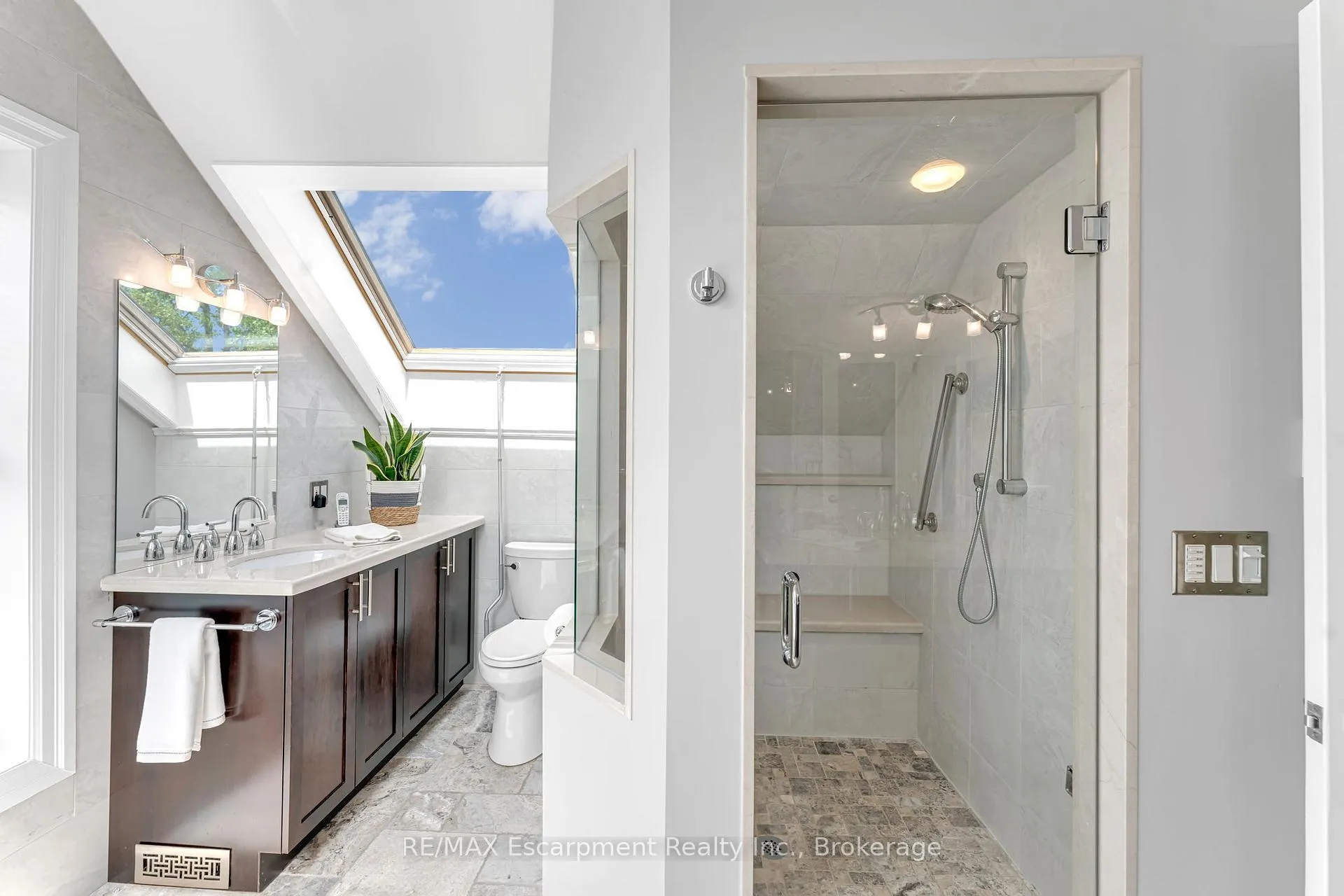 Photo 17 of 546 Hurd Avenue, Burlington, Brant — HOMEH