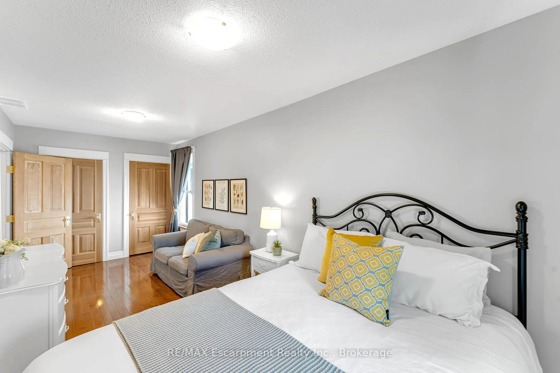 Photo 21 of 546 Hurd Avenue, Burlington, Brant — HOMEH