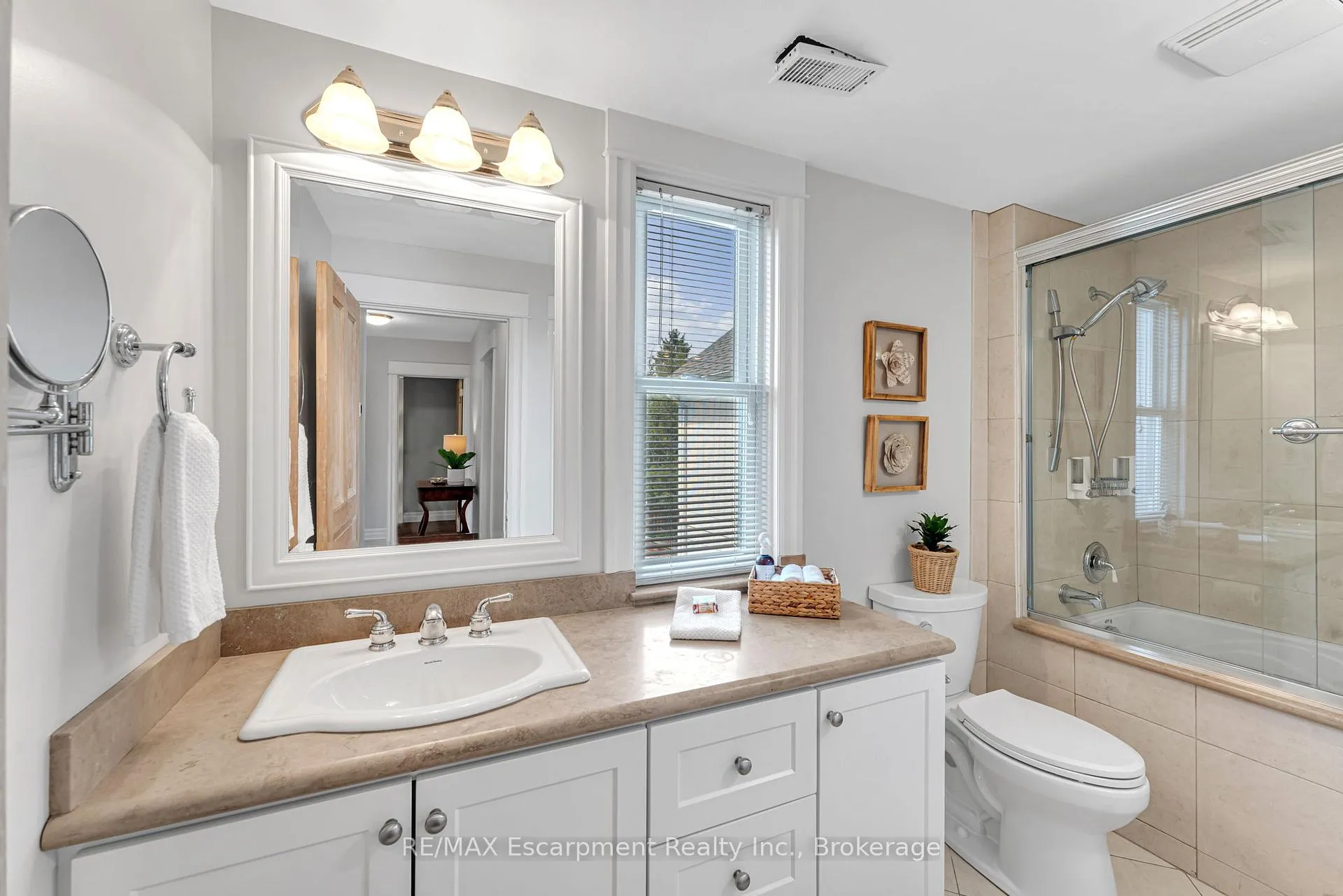 Photo 23 of 546 Hurd Avenue, Burlington, Brant — HOMEH