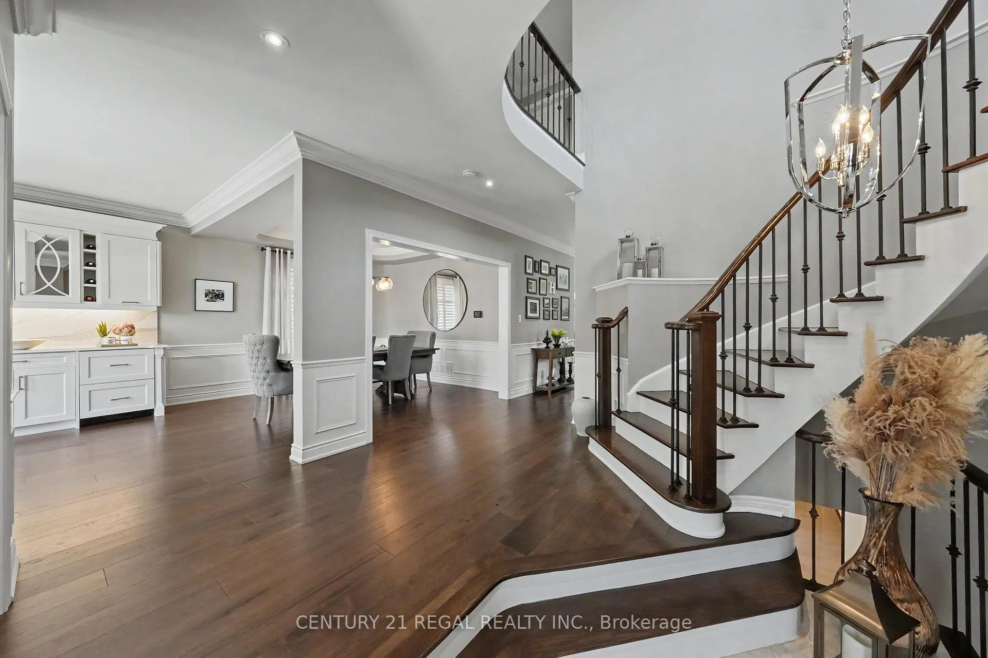 Photo 2 of 2260 Chickadee Crescent, Oakville, West Oak Trails — HOMEH