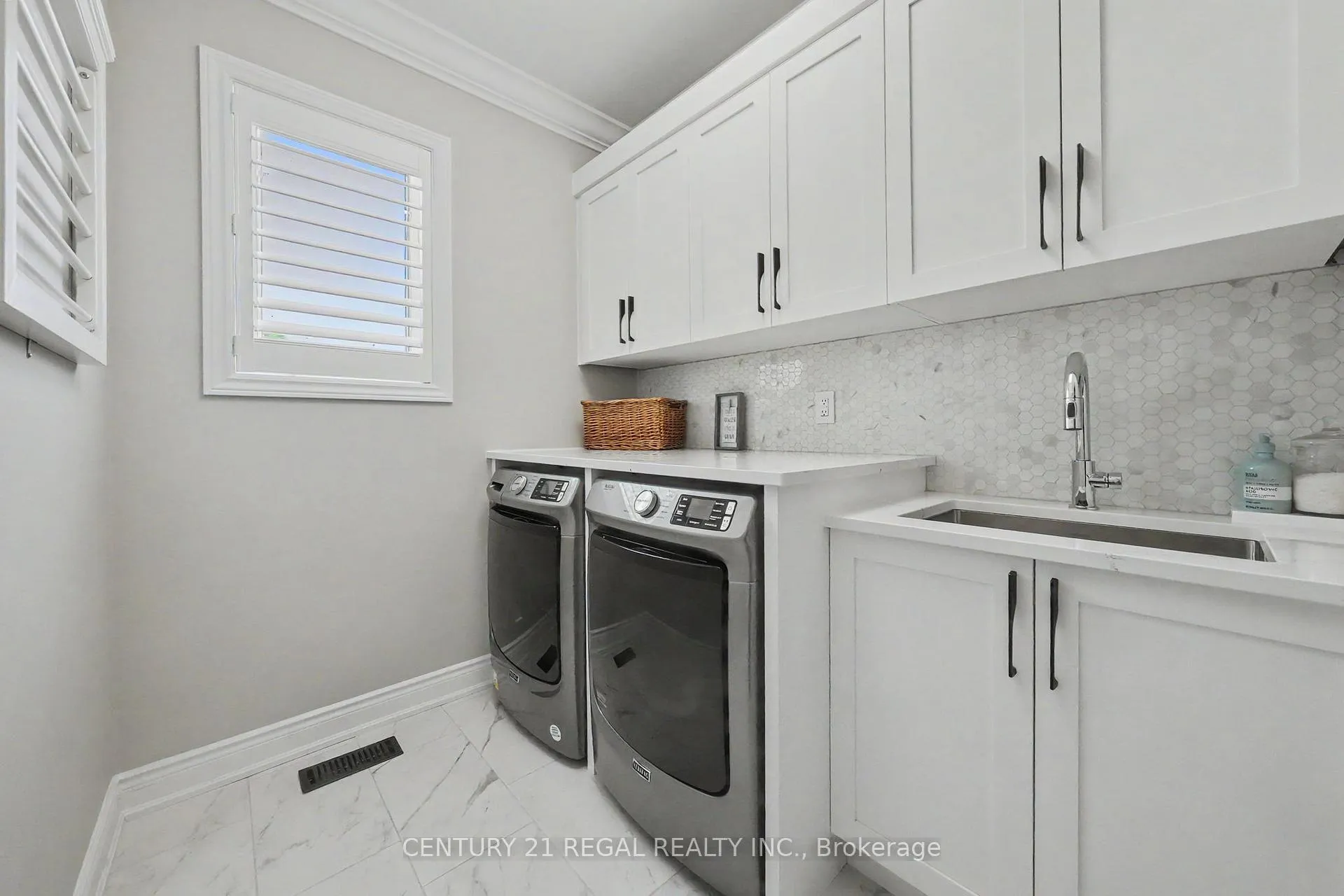 Photo 15 of 2260 Chickadee Crescent, Oakville, West Oak Trails — HOMEH