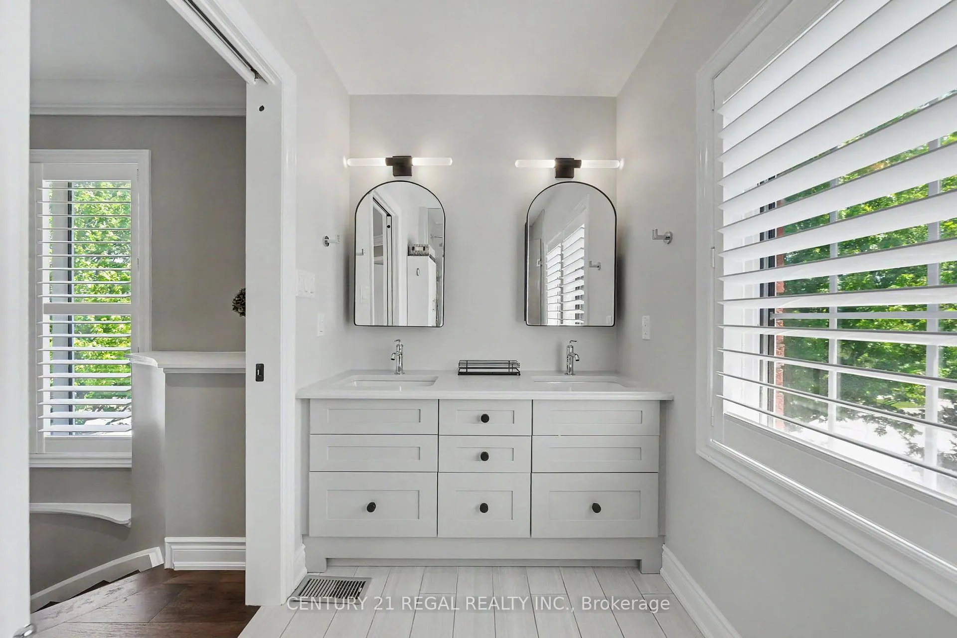 Photo 18 of 2260 Chickadee Crescent, Oakville, West Oak Trails — HOMEH