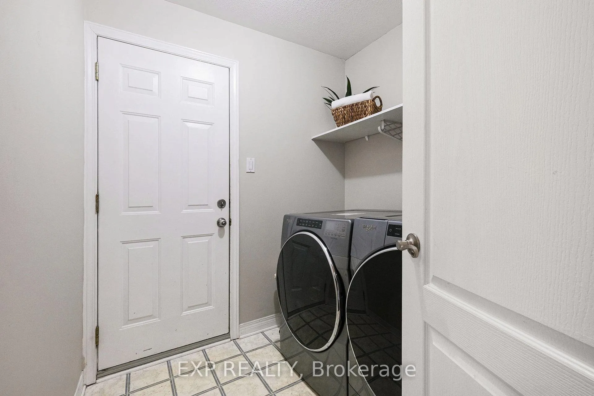 Photo 11 of 34 Avonmore Crescent, Ottawa, Barrhaven East — HOMEH