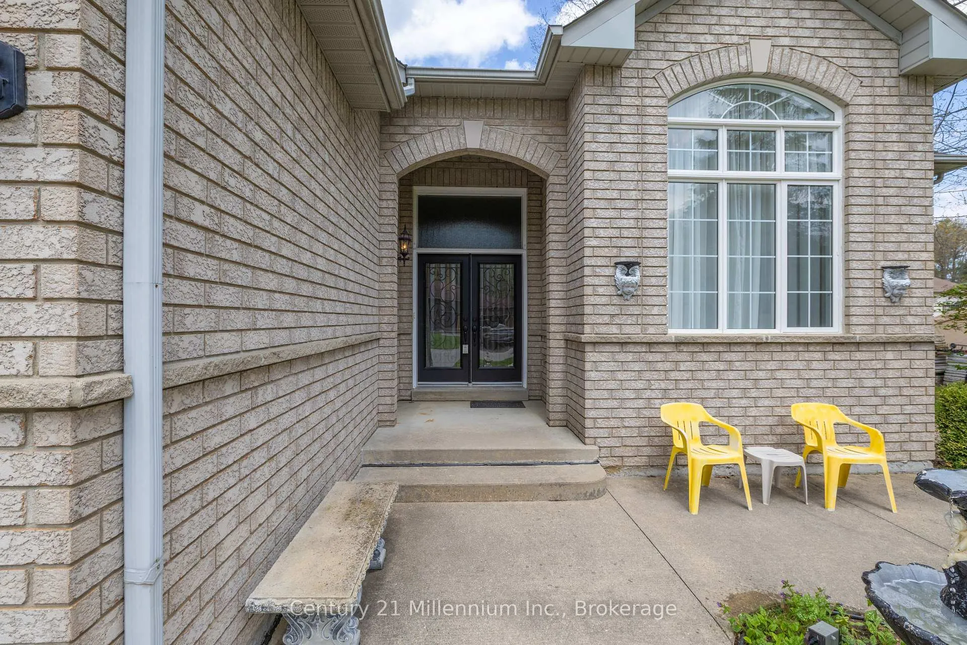 Photo 4 of 61 Bush Crescent, Wasaga Beach — HOMEH