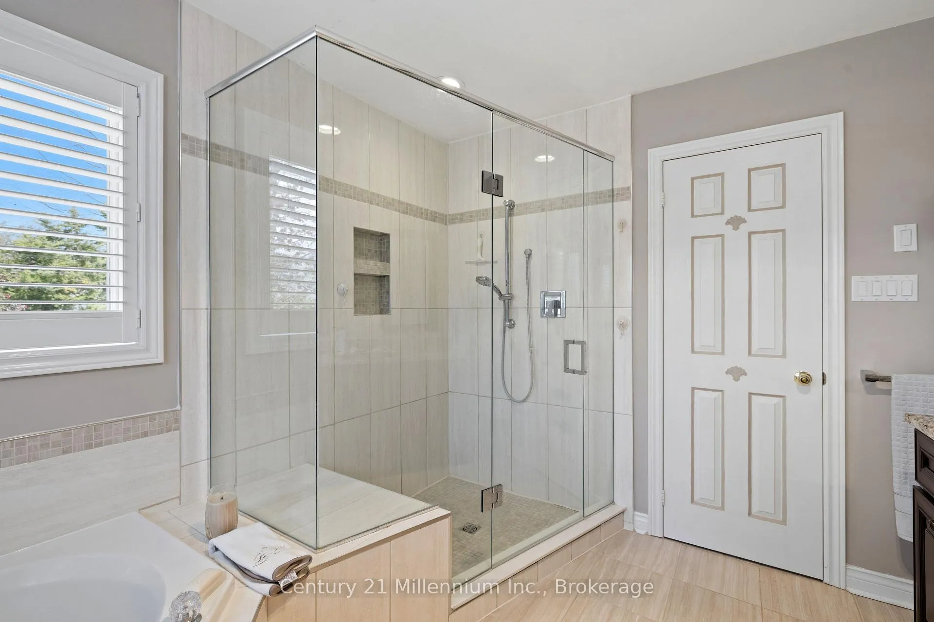Photo 21 of 61 Bush Crescent, Wasaga Beach — HOMEH