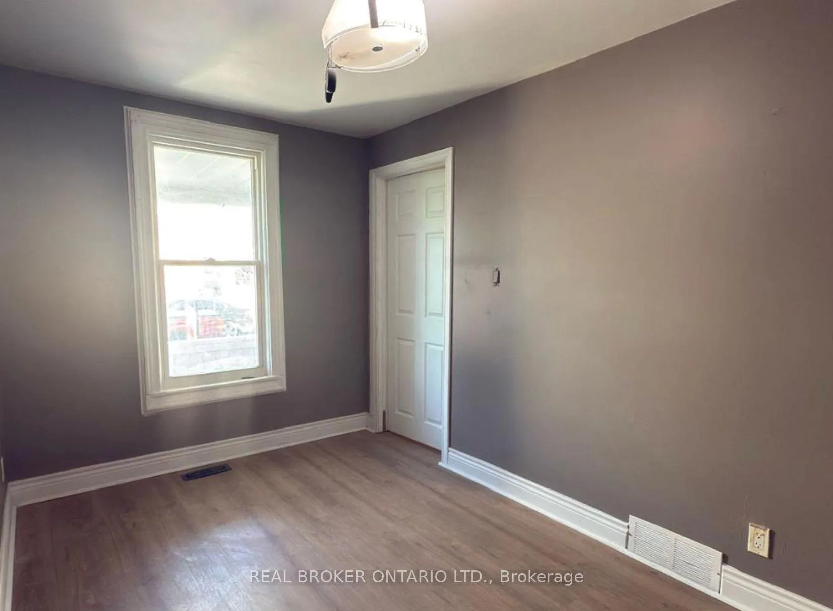 Photo 7 of 82 Page Street, St. Catharines, E. Chester — HOMEH