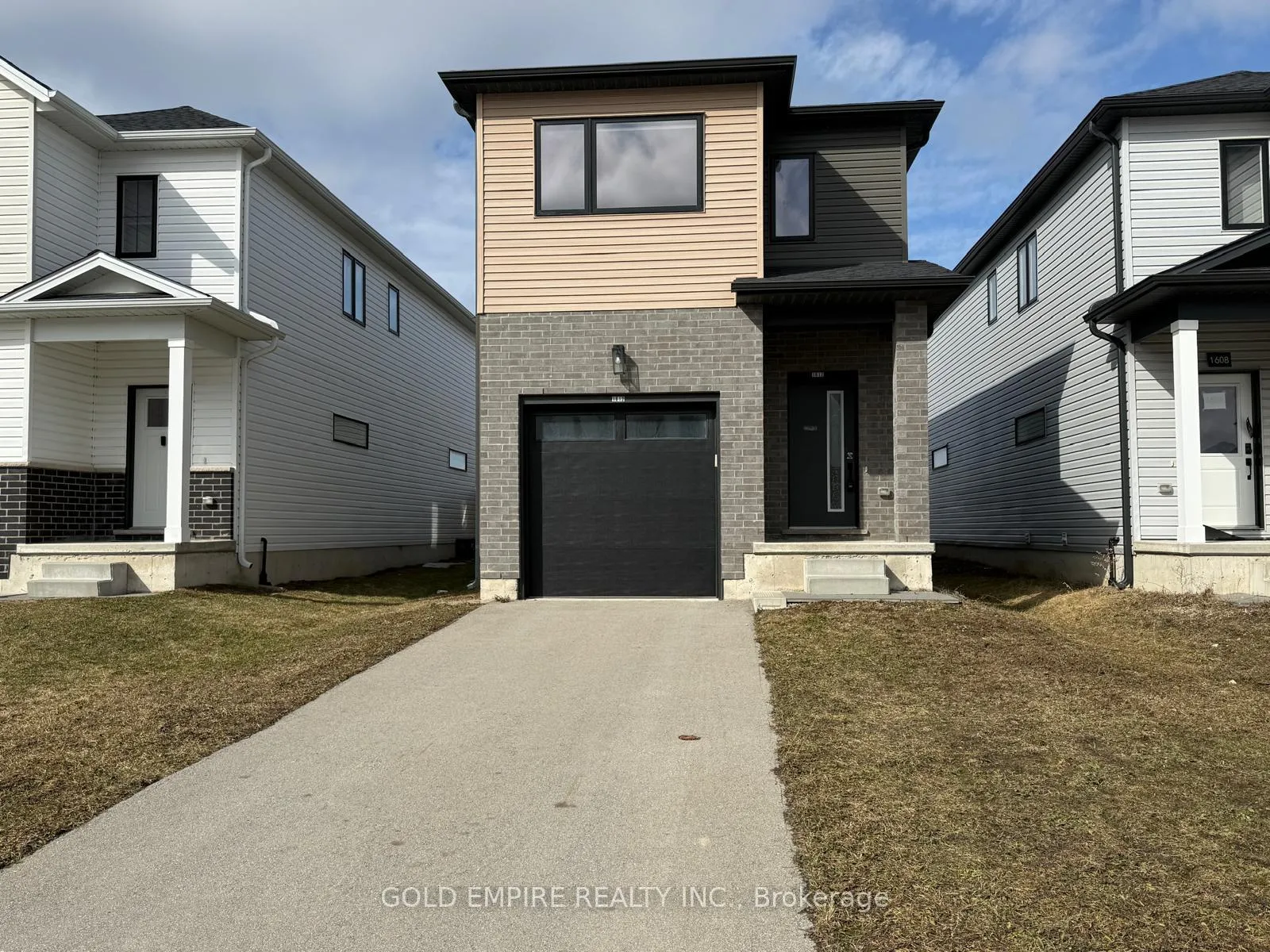 Front of Unit LOWER, 1612 Capri Crescent