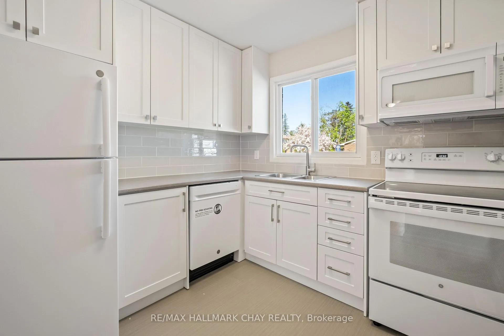 Photo 4 of Unit 47, 177 Bayview Drive, Barrie, Allandale — HOMEH