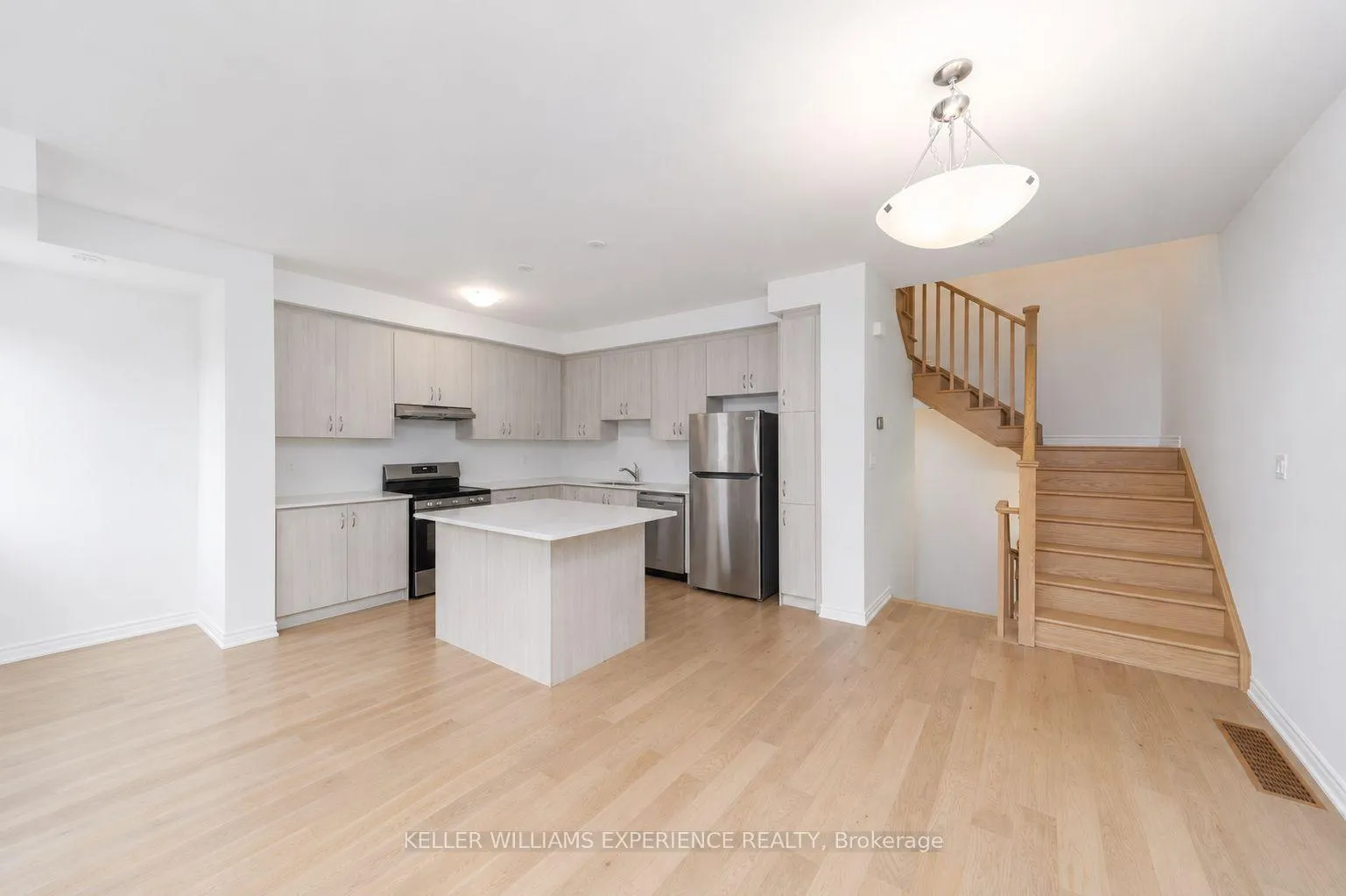 Photo 7 of 123 Pearen Lane, Barrie, Rural Barrie Southwest — HOMEH