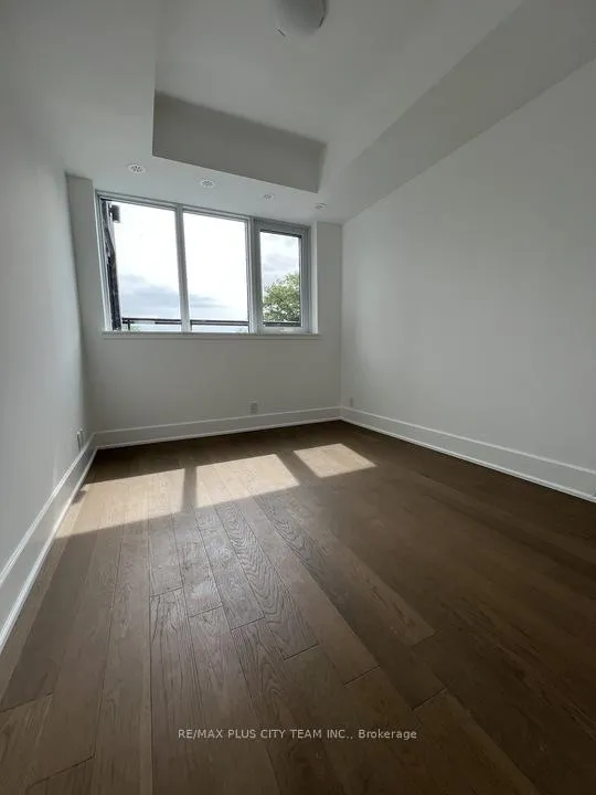 Photo 5 of Unit 402, 800 Broadview Avenue, Toronto, Playter Estates-Danforth — HOMEH
