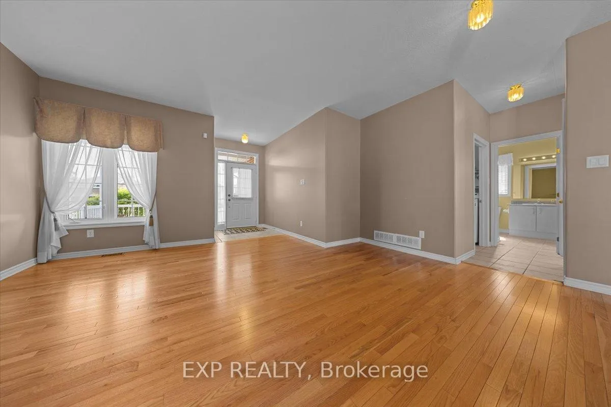 Photo 4 of 4063 Canyon Walk Drive, Ottawa, Riverside South/Gloucester Glen — HOMEH