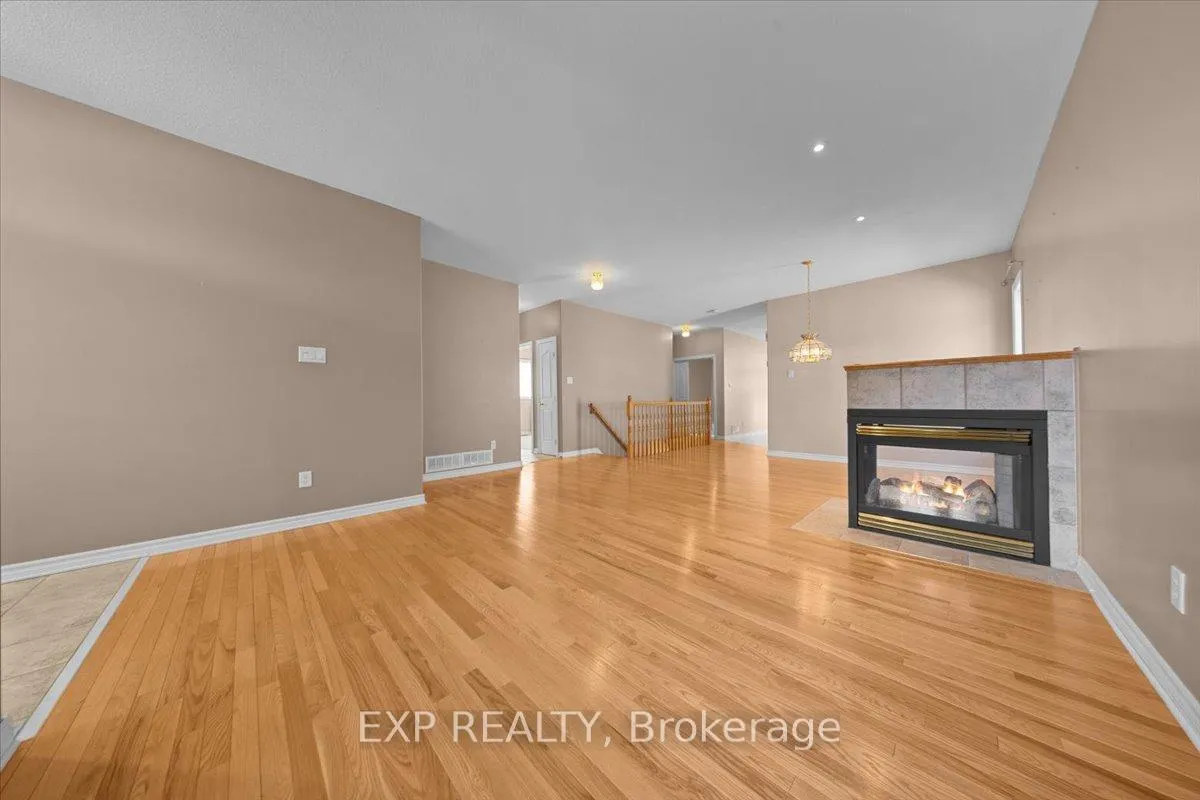 Photo 6 of 4063 Canyon Walk Drive, Ottawa, Riverside South/Gloucester Glen — HOMEH