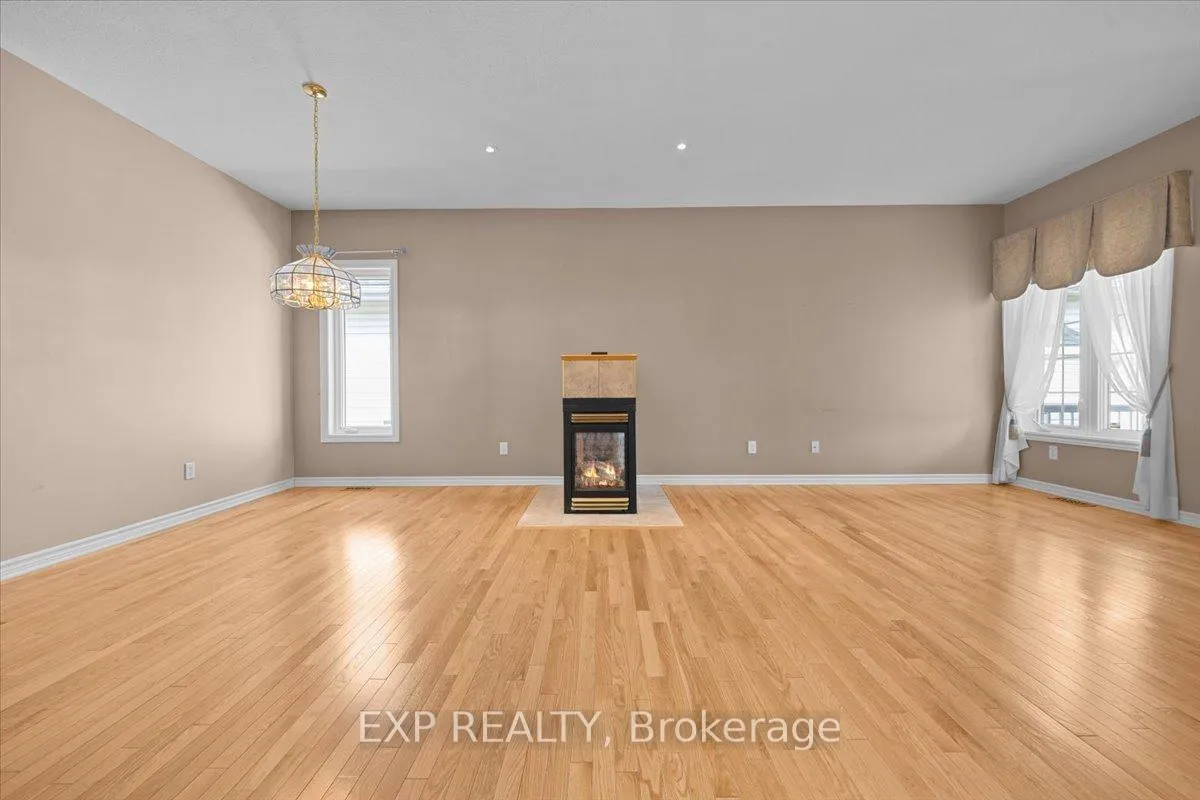 Photo 7 of 4063 Canyon Walk Drive, Ottawa, Riverside South/Gloucester Glen — HOMEH